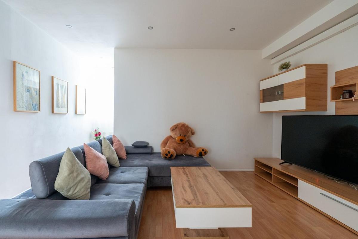 Apartment Spacious Stone Central Vienna