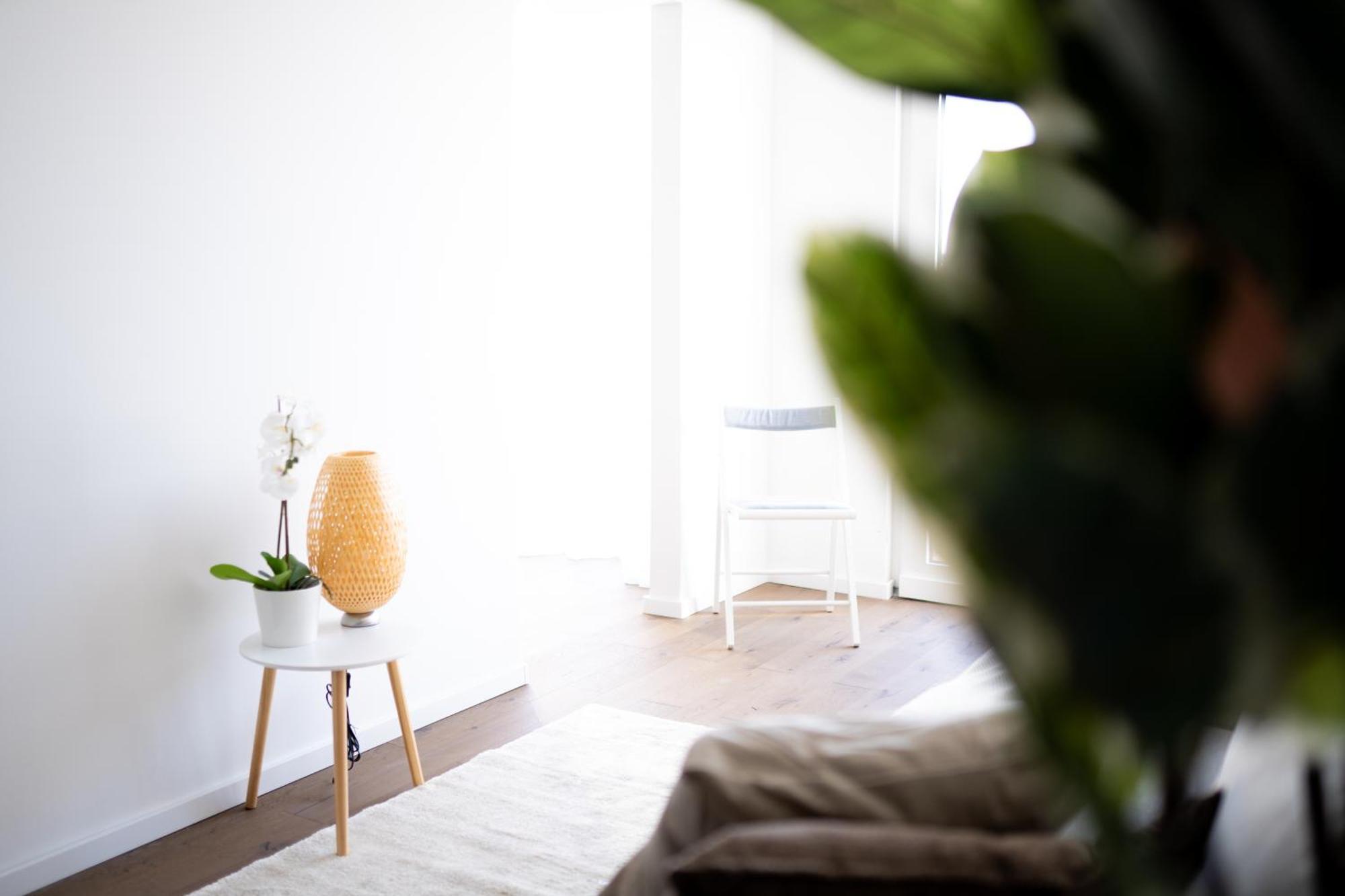 Apartment Design With Balcony & Free Parking