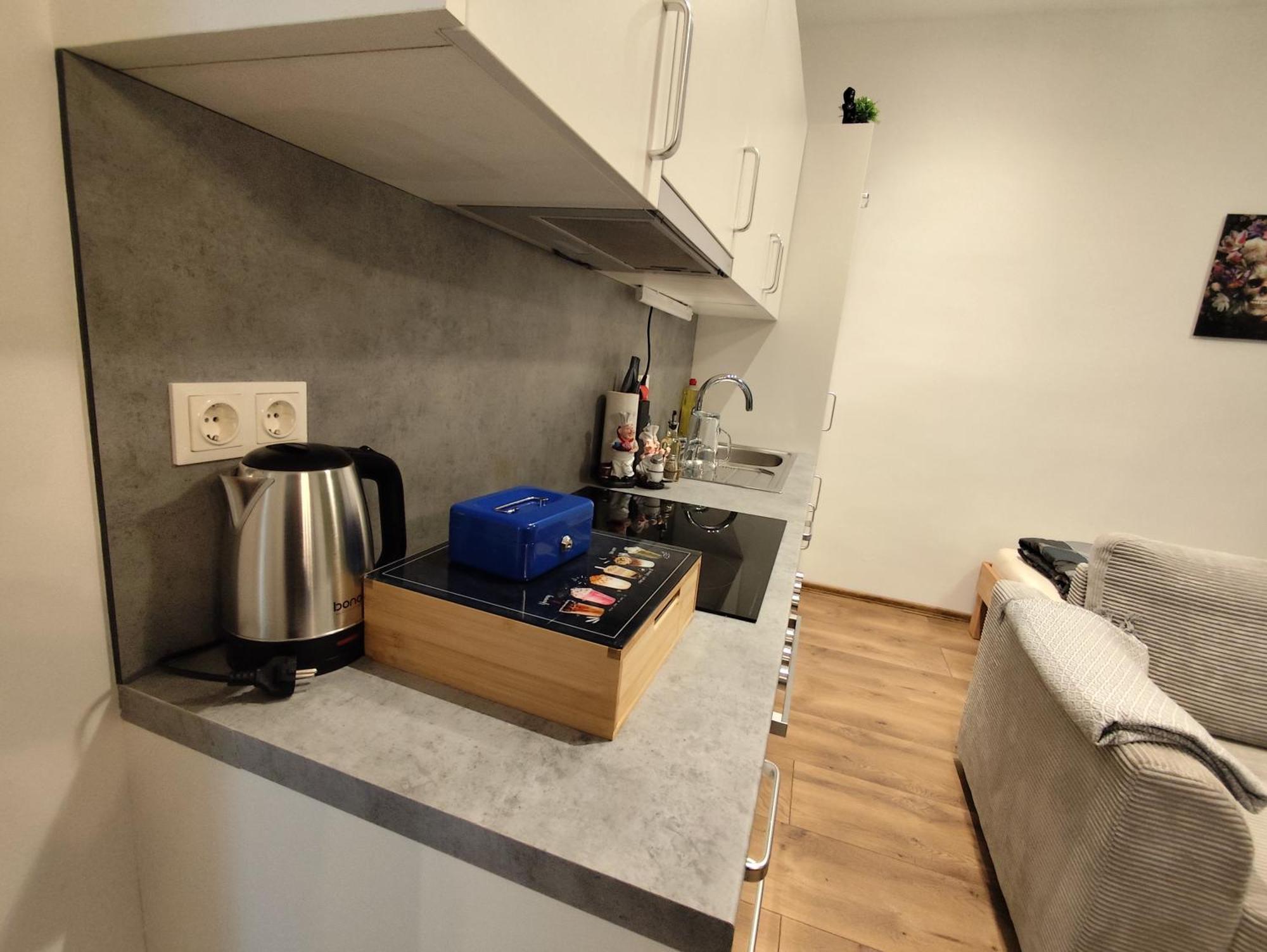 Cozy In Location With Free Parking *