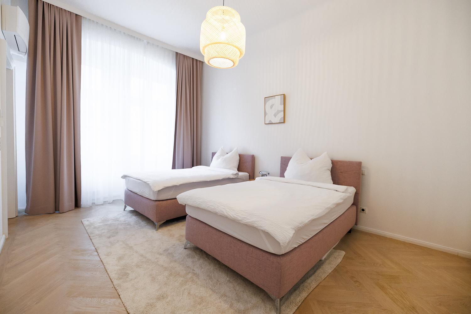 Apartment Ultra Spacious 3-bedroom 3-bath Steps From Vienna's Historic Heart
