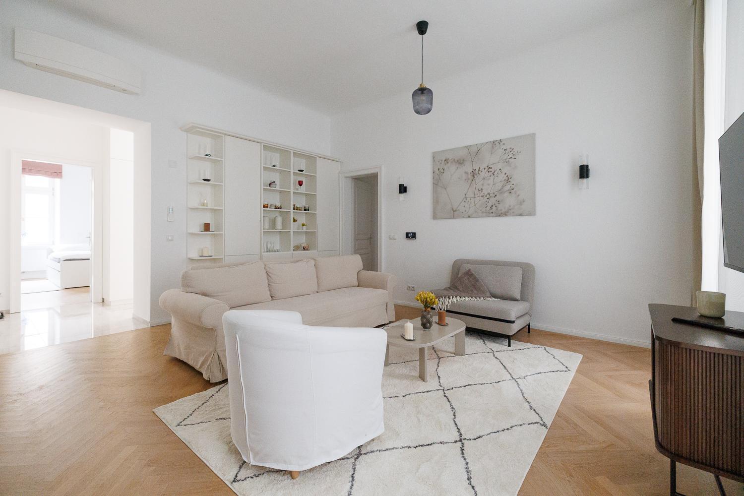 Ultra Spacious 3-bedroom 3-bath Steps From Vienna's Historic Heart Vienna