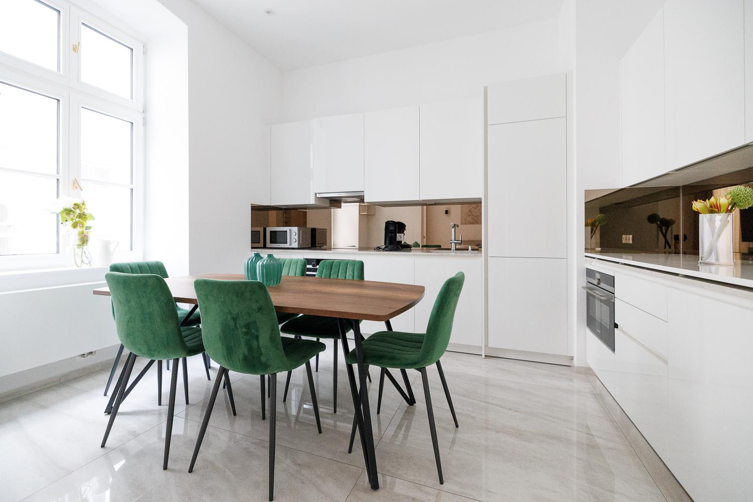 Ultra Spacious 3-bedroom 3-bath Steps From Vienna's Historic Heart * Vienna