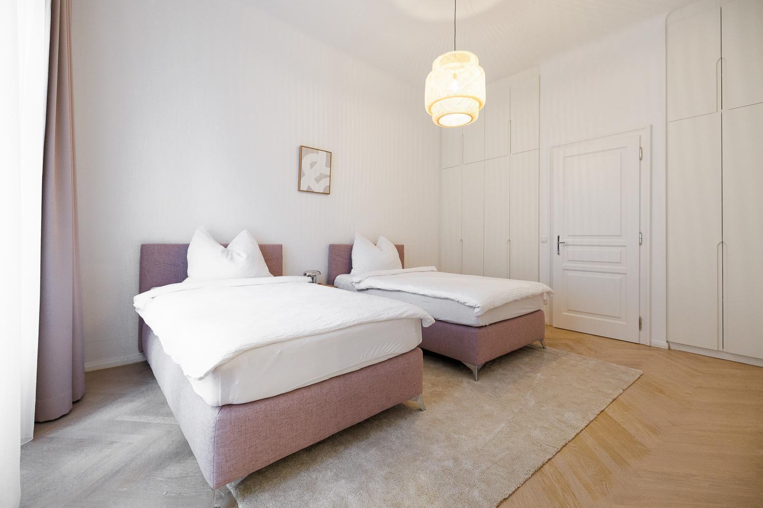 Ultra Spacious 3-bedroom 3-bath Steps From Vienna's Historic Heart *