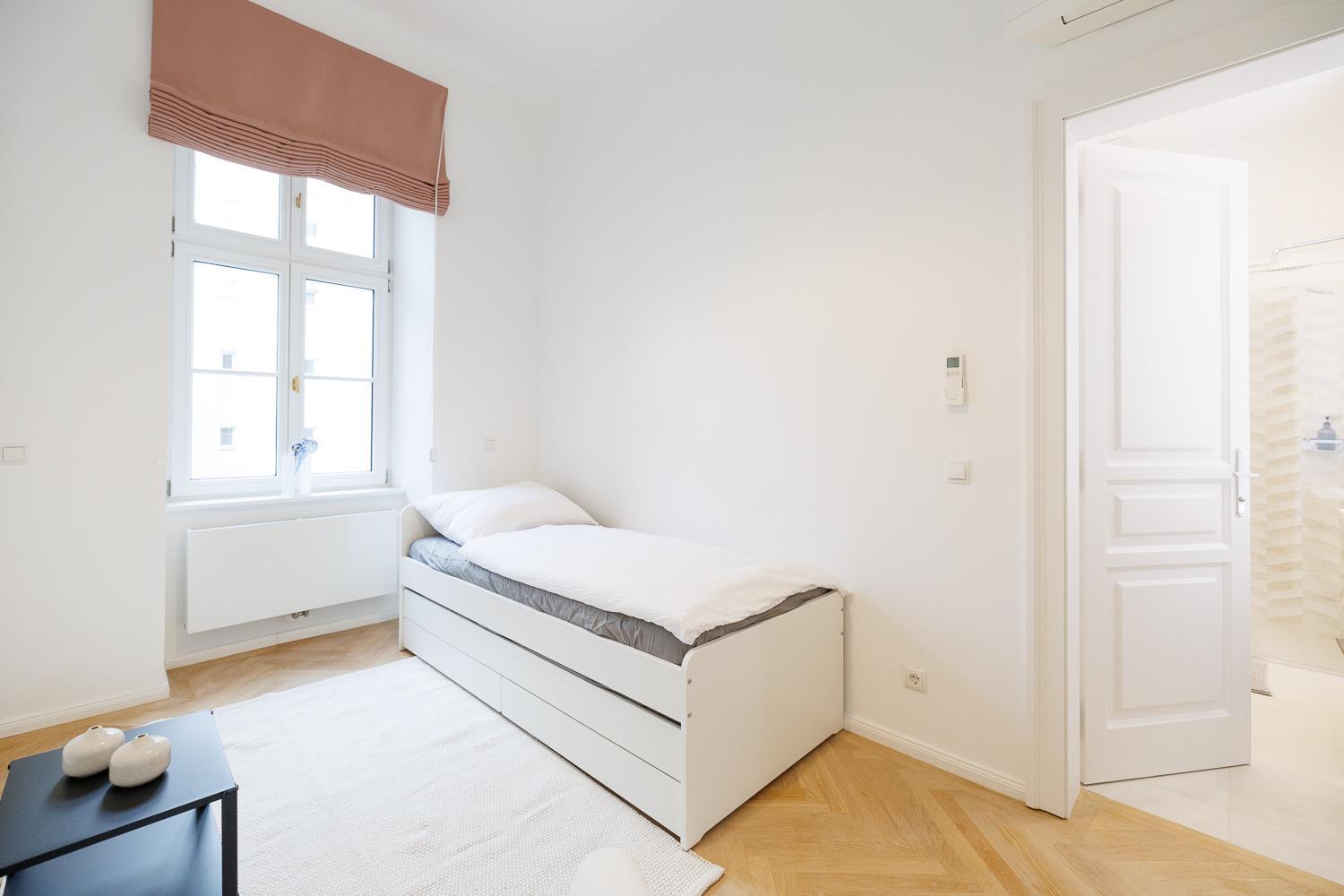 Apartment Ultra Spacious 3-bedroom 3-bath Steps From Vienna's Historic Heart Vienna