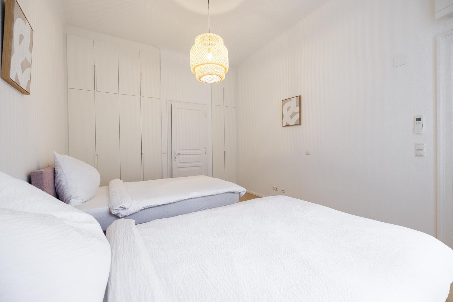 Ultra Spacious 3-bedroom 3-bath Steps From Vienna's Historic Heart * Vienna