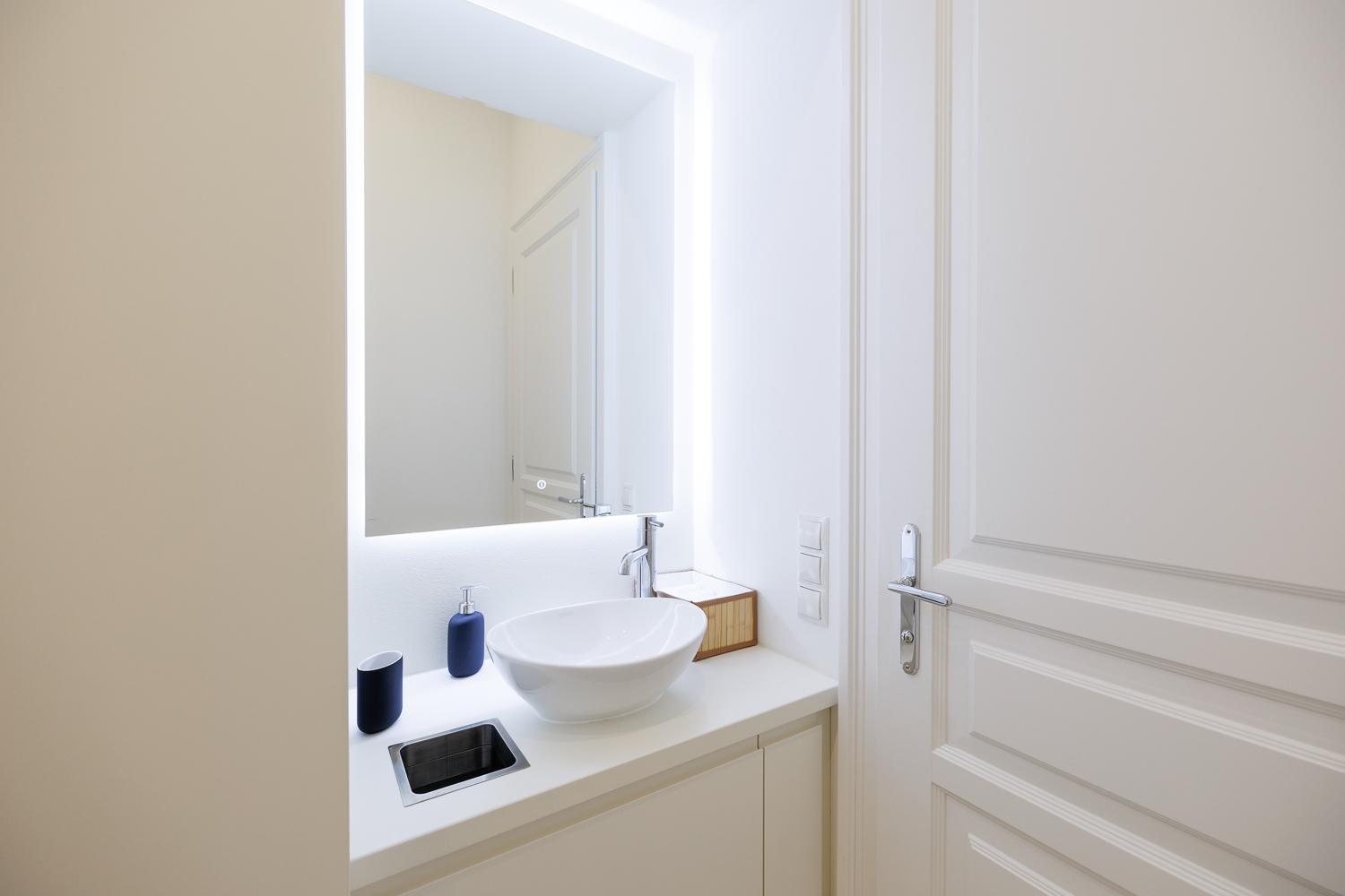 Ultra Spacious 3-bedroom 3-bath Steps From Vienna's Historic Heart Apartment Vienna