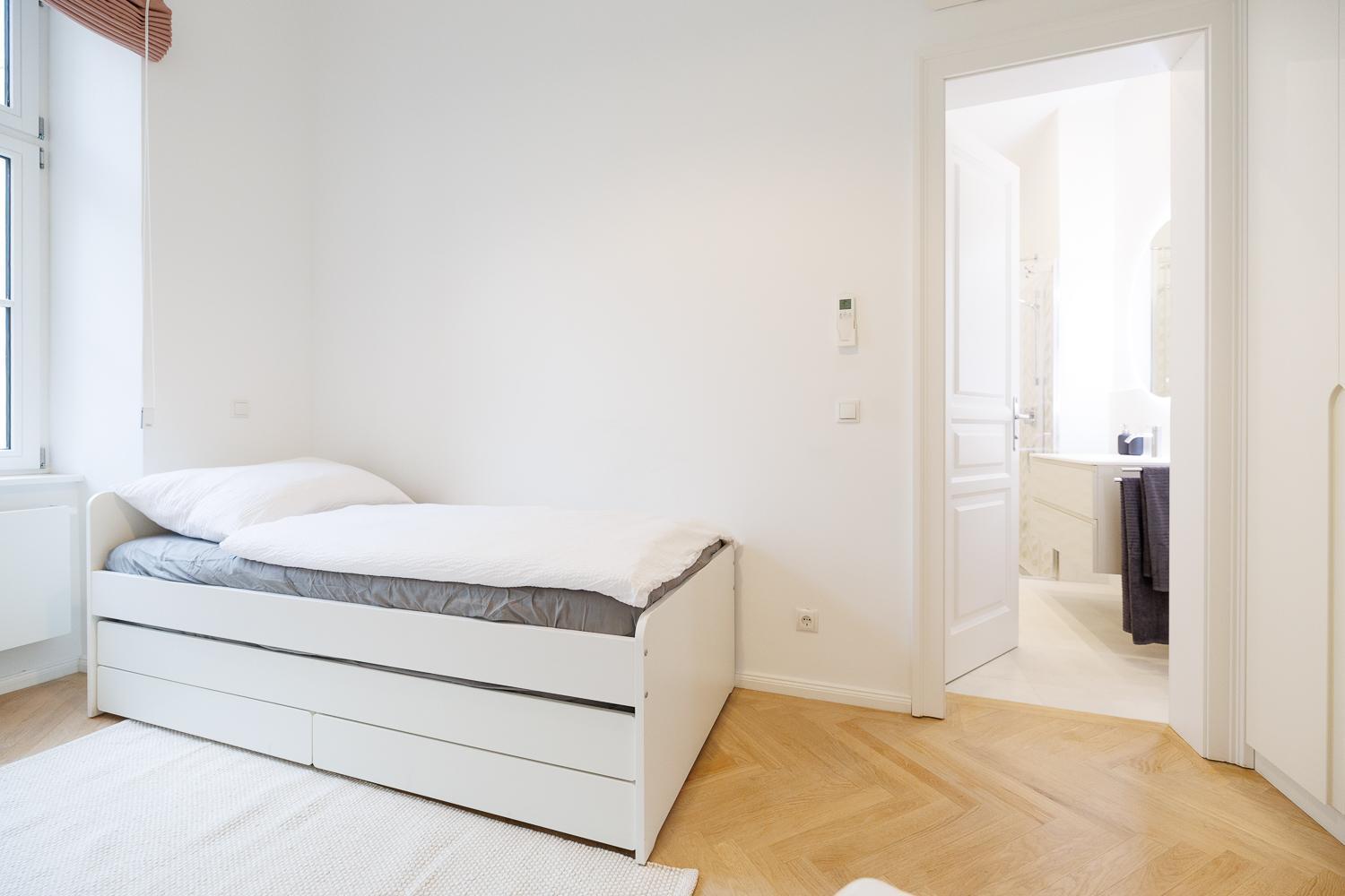 Ultra Spacious 3-bedroom 3-bath Steps From Vienna's Historic Heart * Vienna