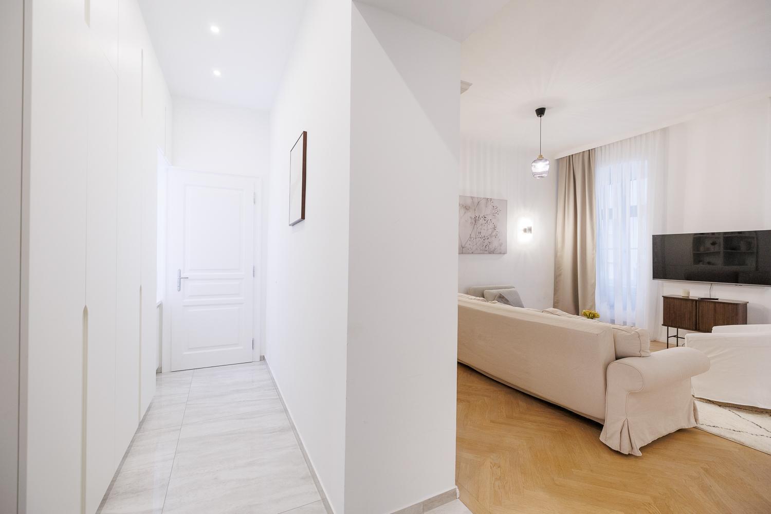 Ultra Spacious 3-bedroom 3-bath Steps From Vienna's Historic Heart * Vienna