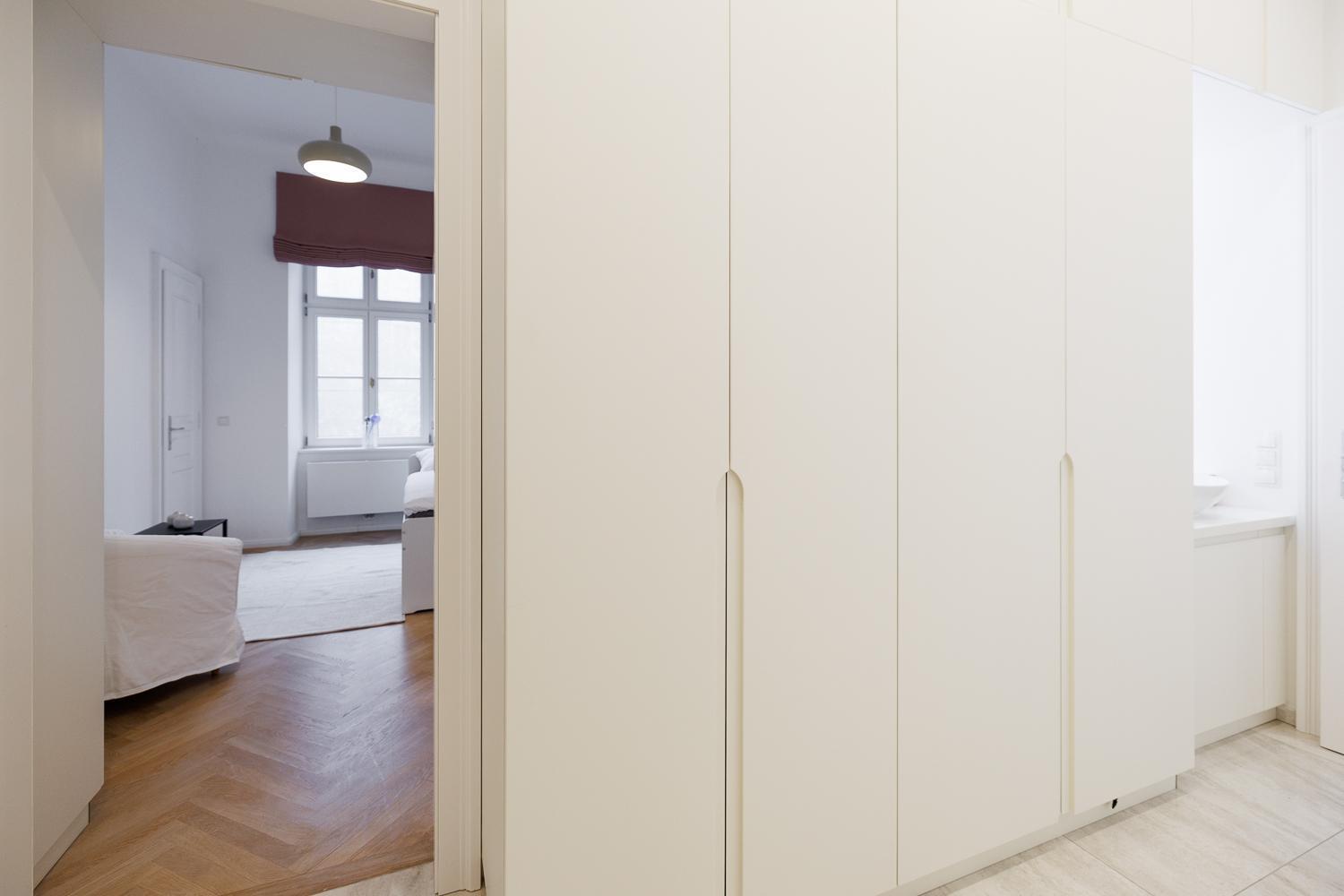Ultra Spacious 3-bedroom 3-bath Steps From Vienna's Historic Heart Apartment