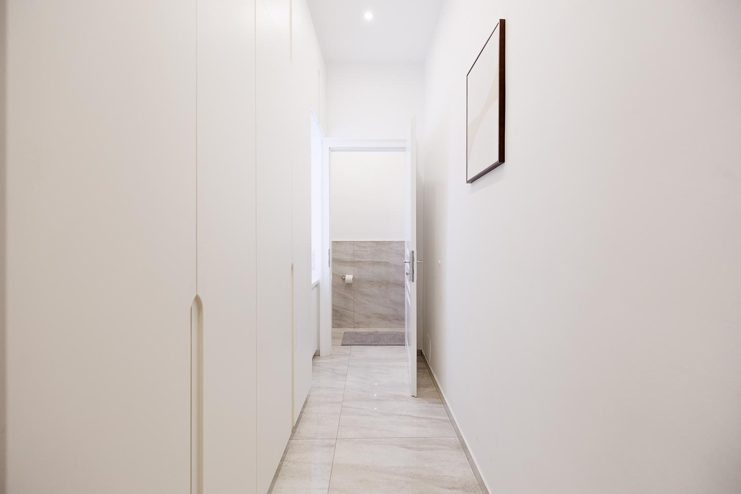 Ultra Spacious 3-bedroom 3-bath Steps From Vienna's Historic Heart Apartment Vienna