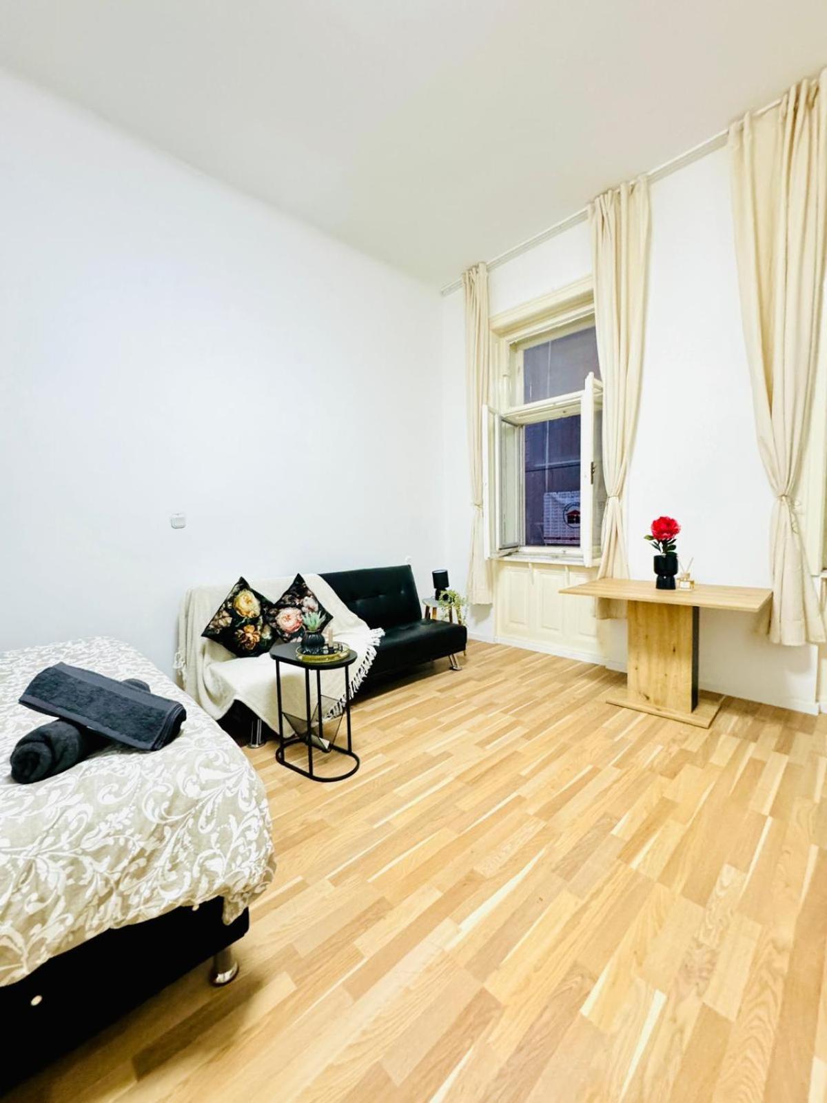 Comfy Apt, 10min Transport To Stadthalle Apartamento