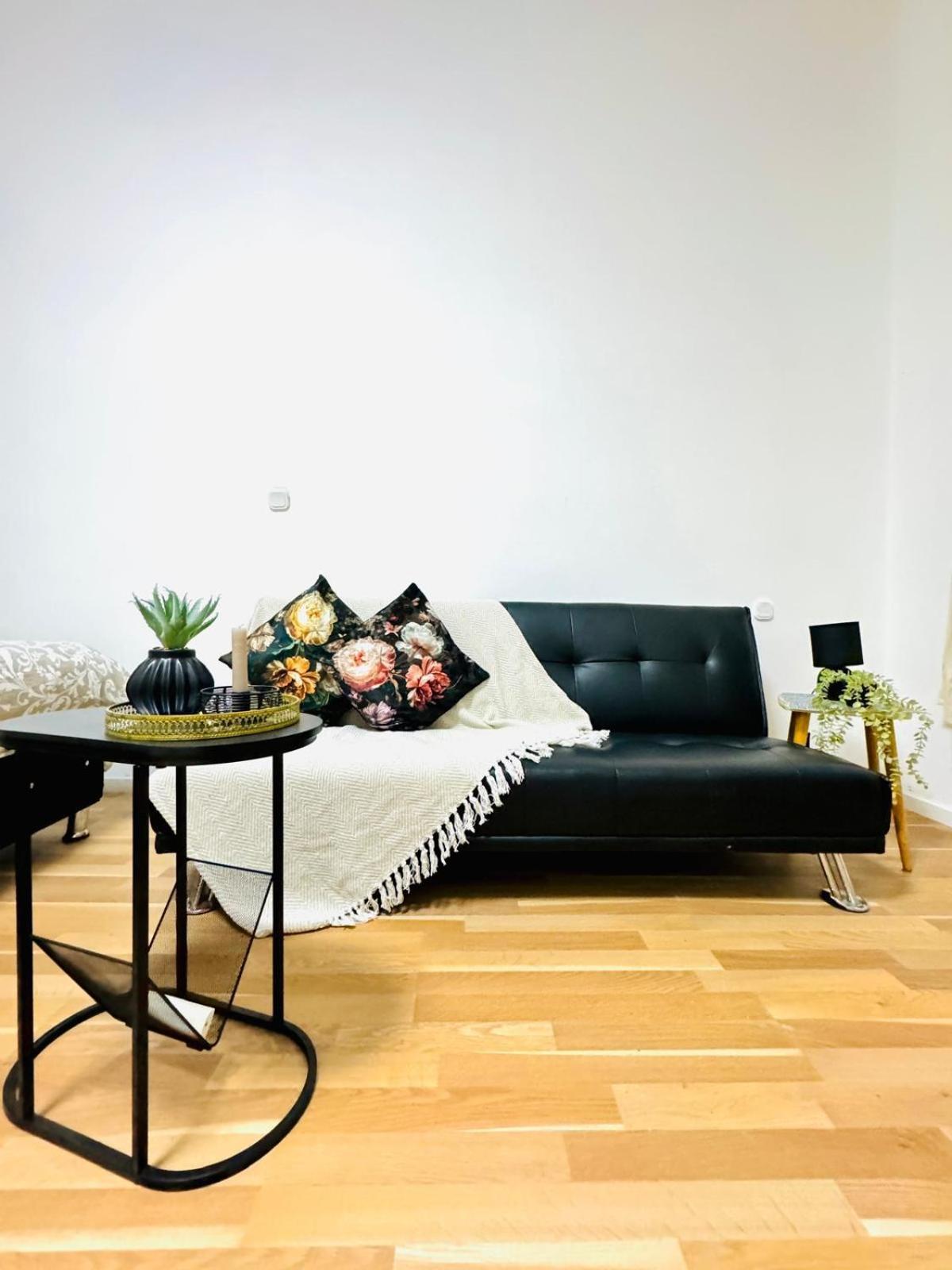 Apartamento Comfy Apt, 10min Transport To Stadthalle *