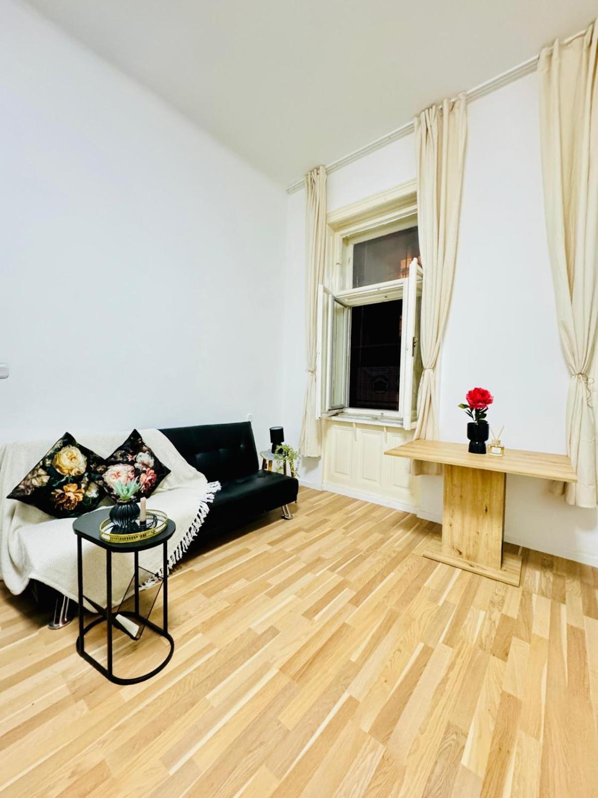 Comfy Apt, 10min Transport To Stadthalle Apartamento