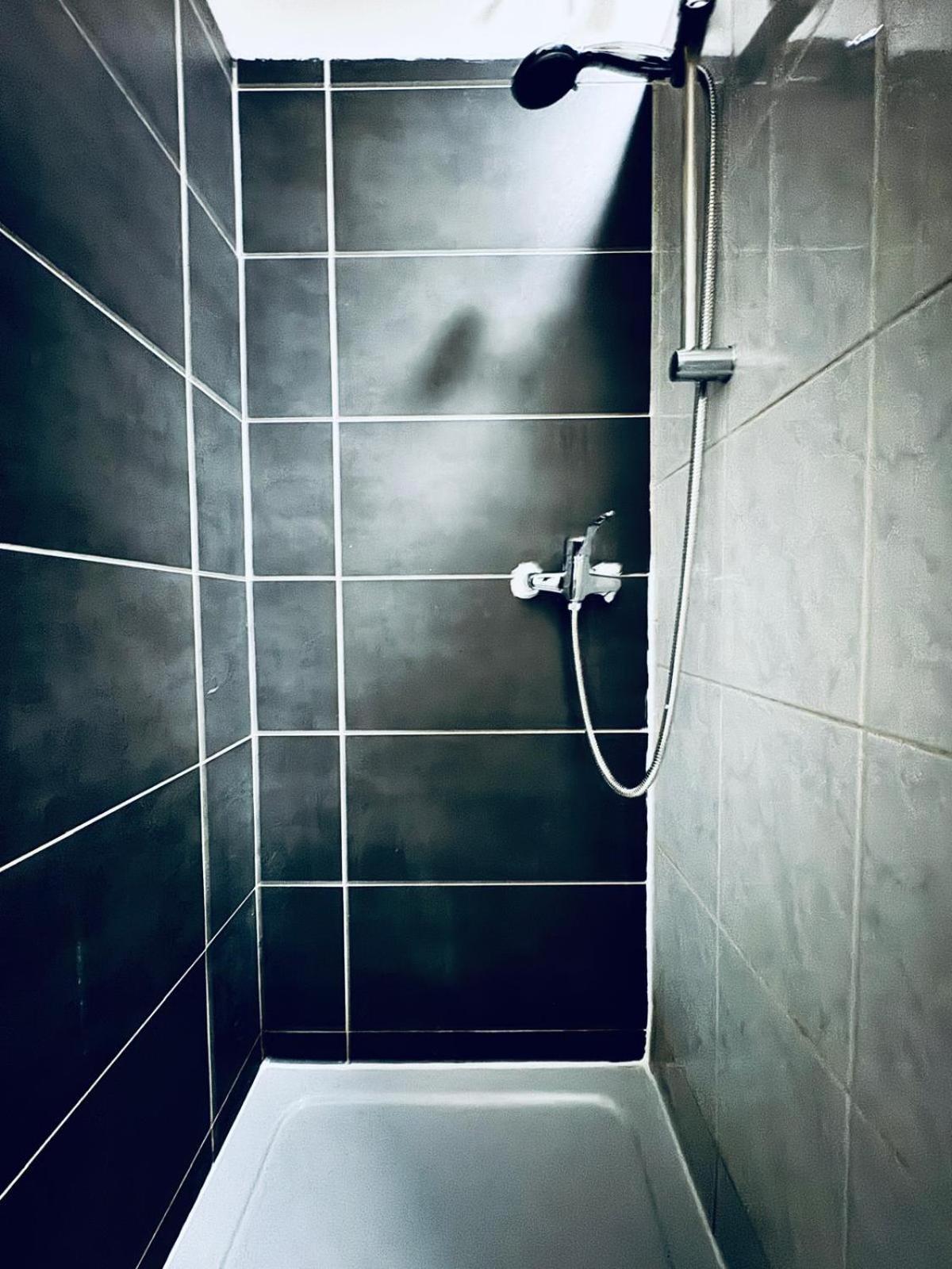 Apartamento Comfy Apt, 10min Transport To Stadthalle Viena