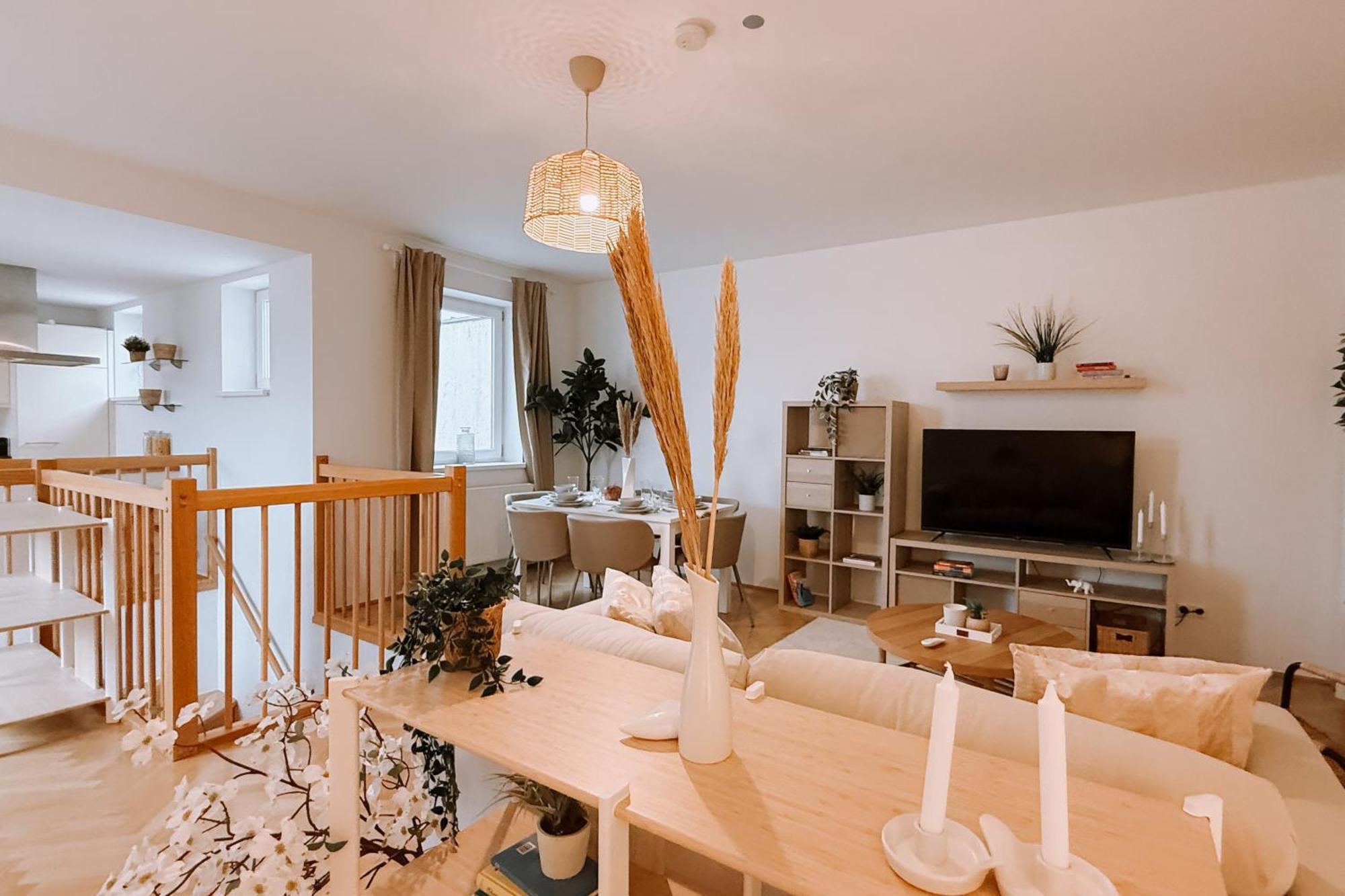 90qm, 3 Bedrooms, Near Schoenbrunn, Balcony - Axara Housing Apartment Vienna