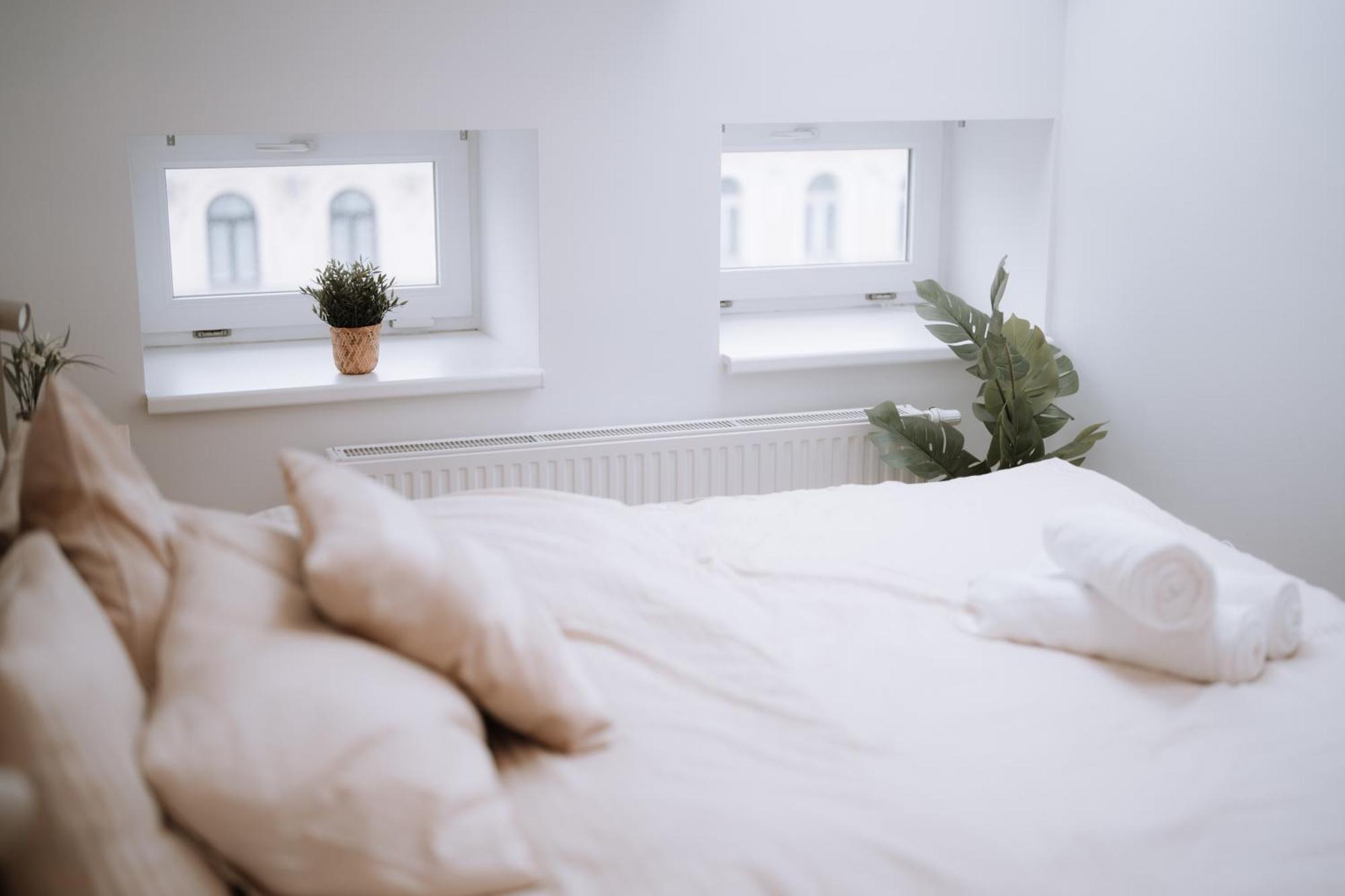 90qm, 3 Bedrooms, Near Schoenbrunn, Balcony - Axara Housing Apartment