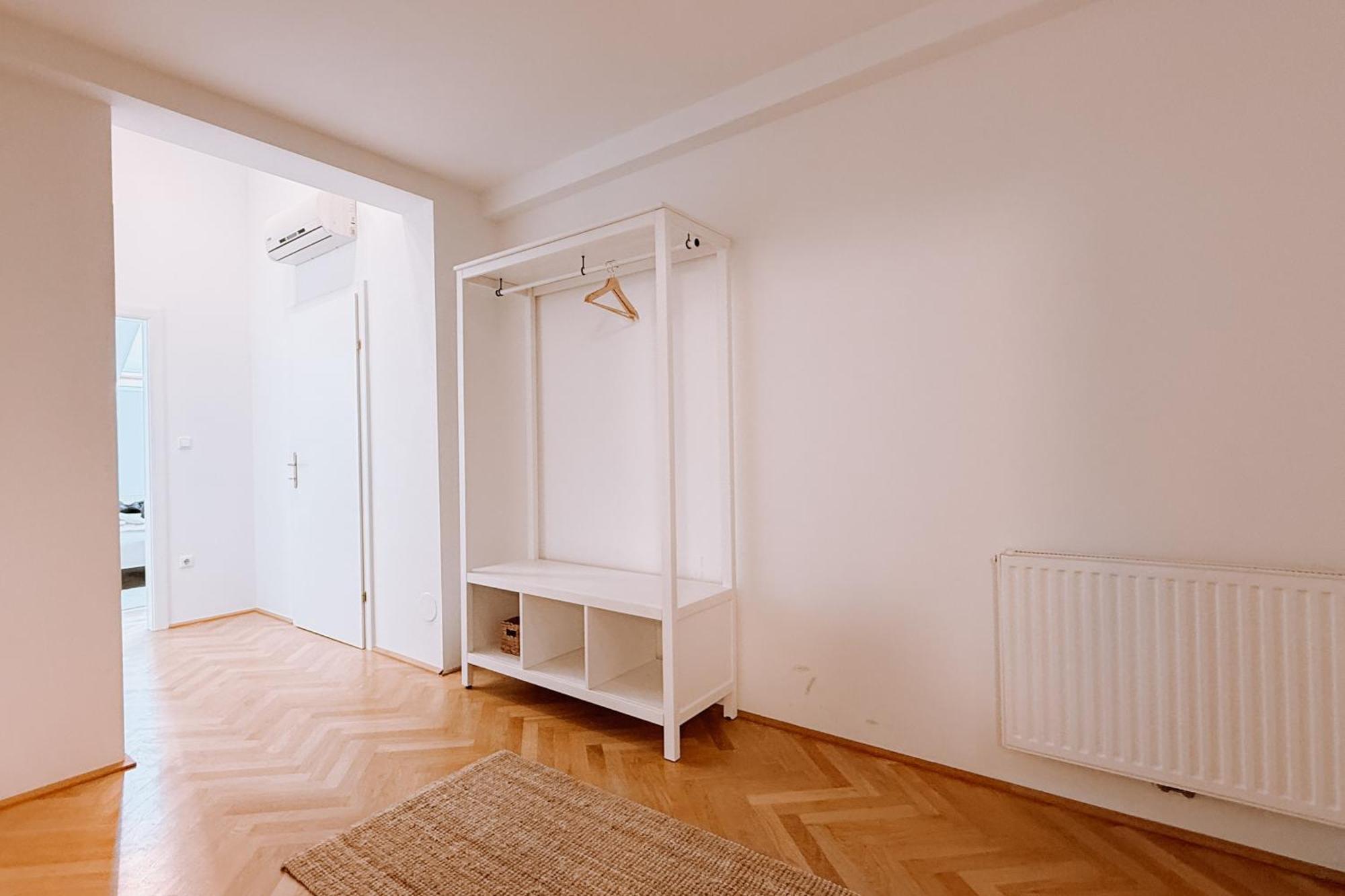 90qm, 3 Bedrooms, Near Schoenbrunn, Balcony - Axara Housing Apartment *