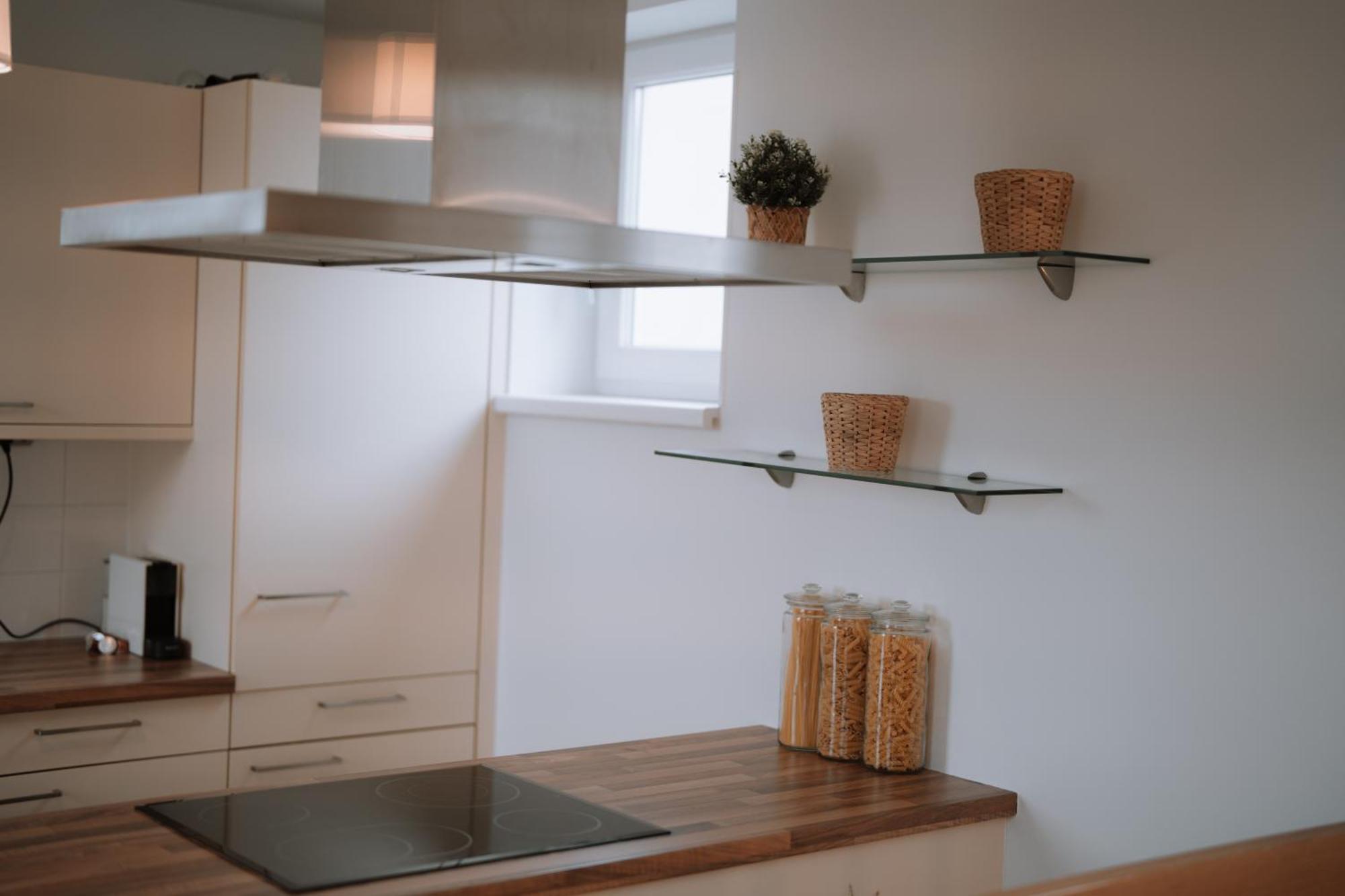 90qm, 3 Bedrooms, Near Schoenbrunn, Balcony - Axara Housing Apartment Vienna