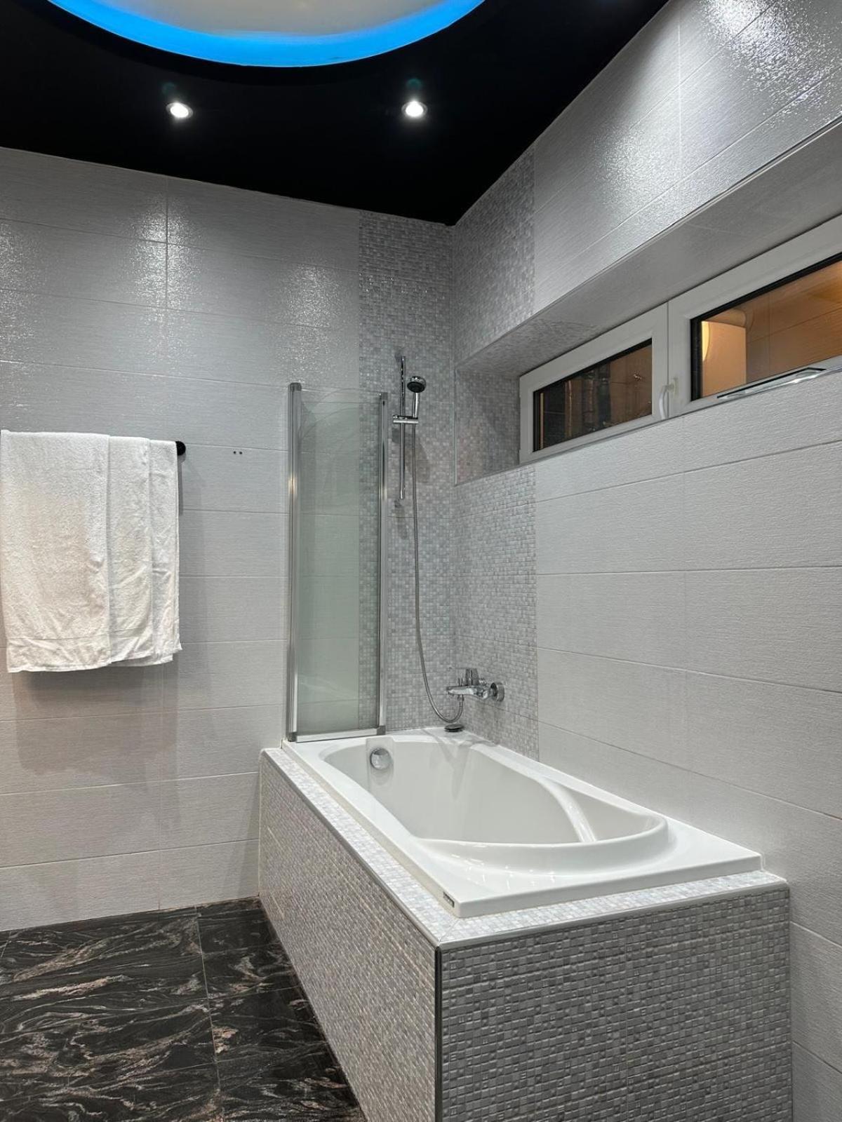 Schoenbrunn Deluxe Maisonette Apartment *