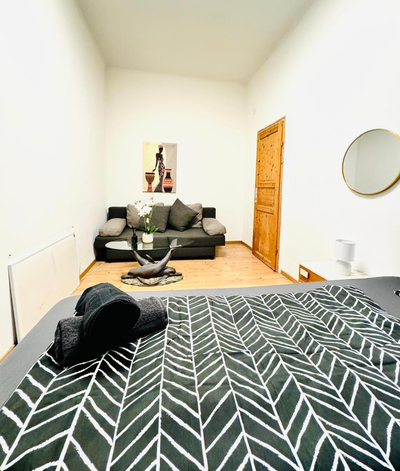 Cozy 4br For Up To 12people, 10minutes To Fac Platz Apartment *