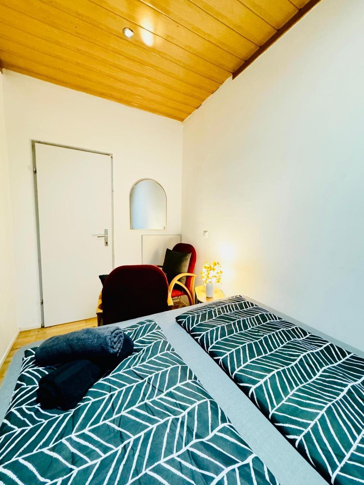 Cozy 4br For Up To 12people, 10minutes To Fac Platz Apartment *