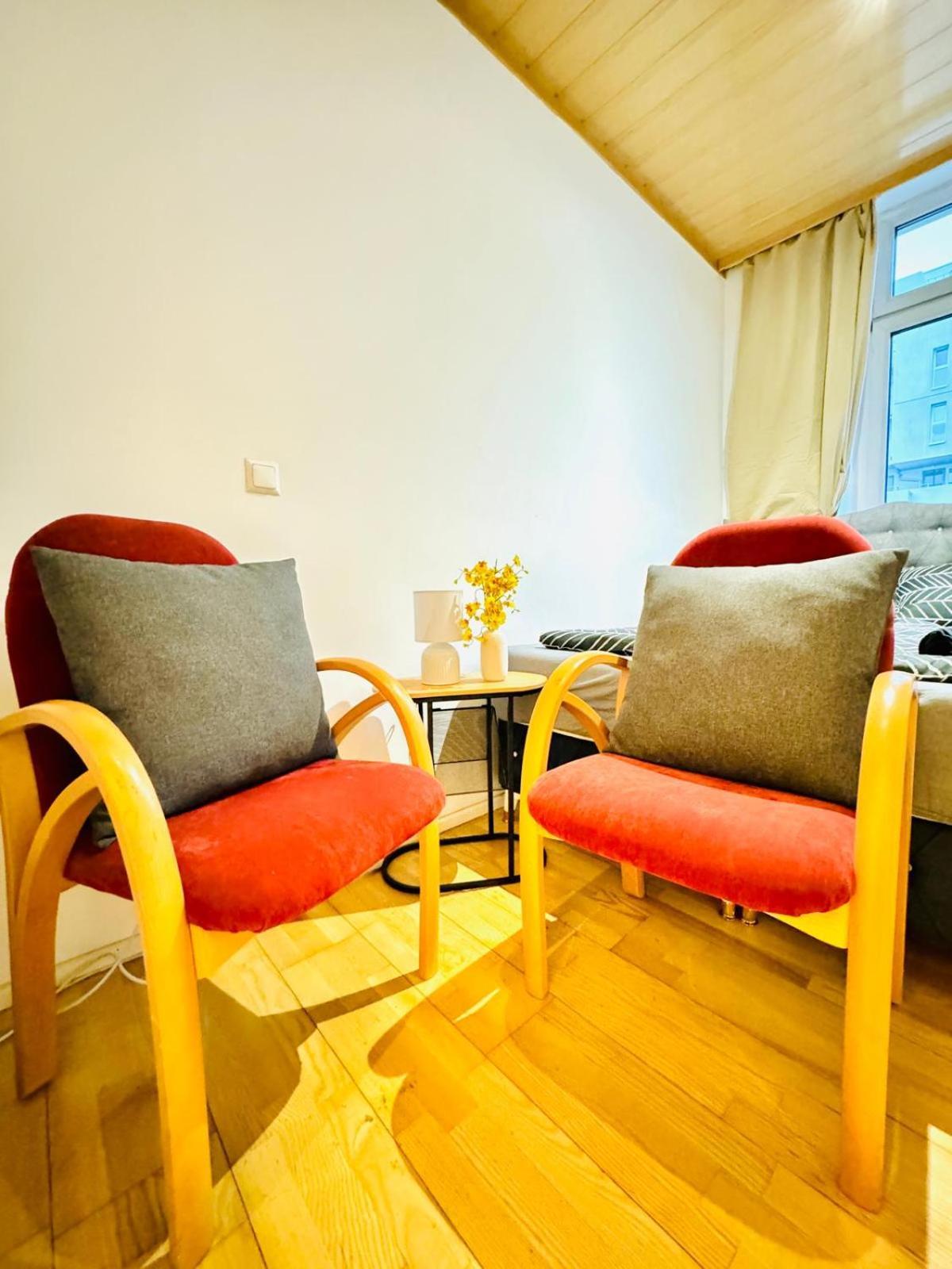 Cozy 4br For Up To 12people, 10minutes To Fac Platz Apartment