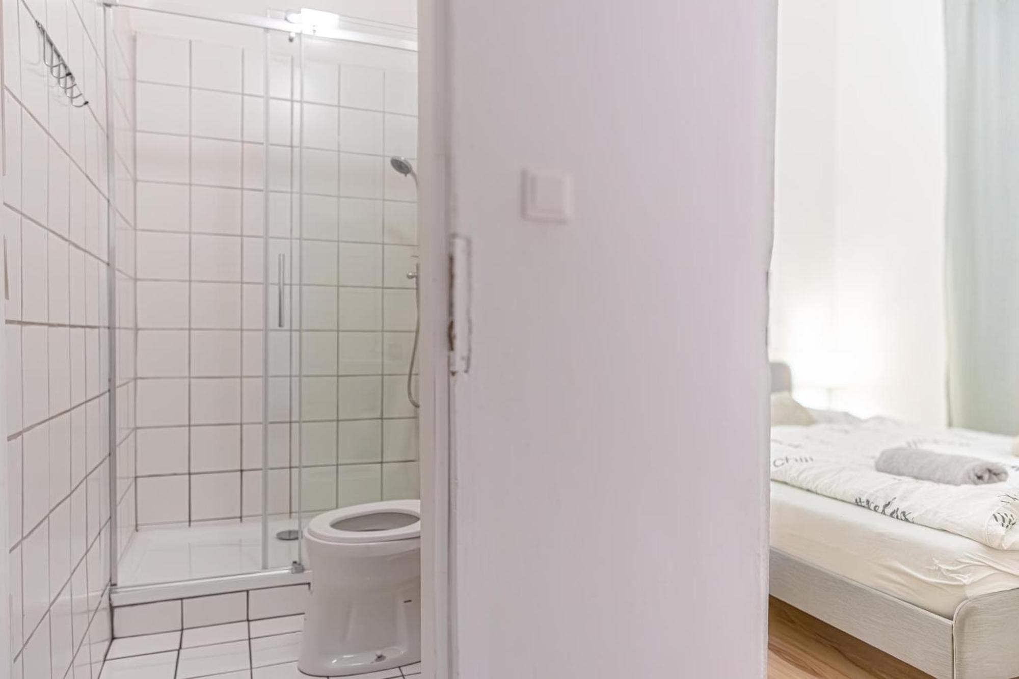 Charming 2br With Location In Apartment *
