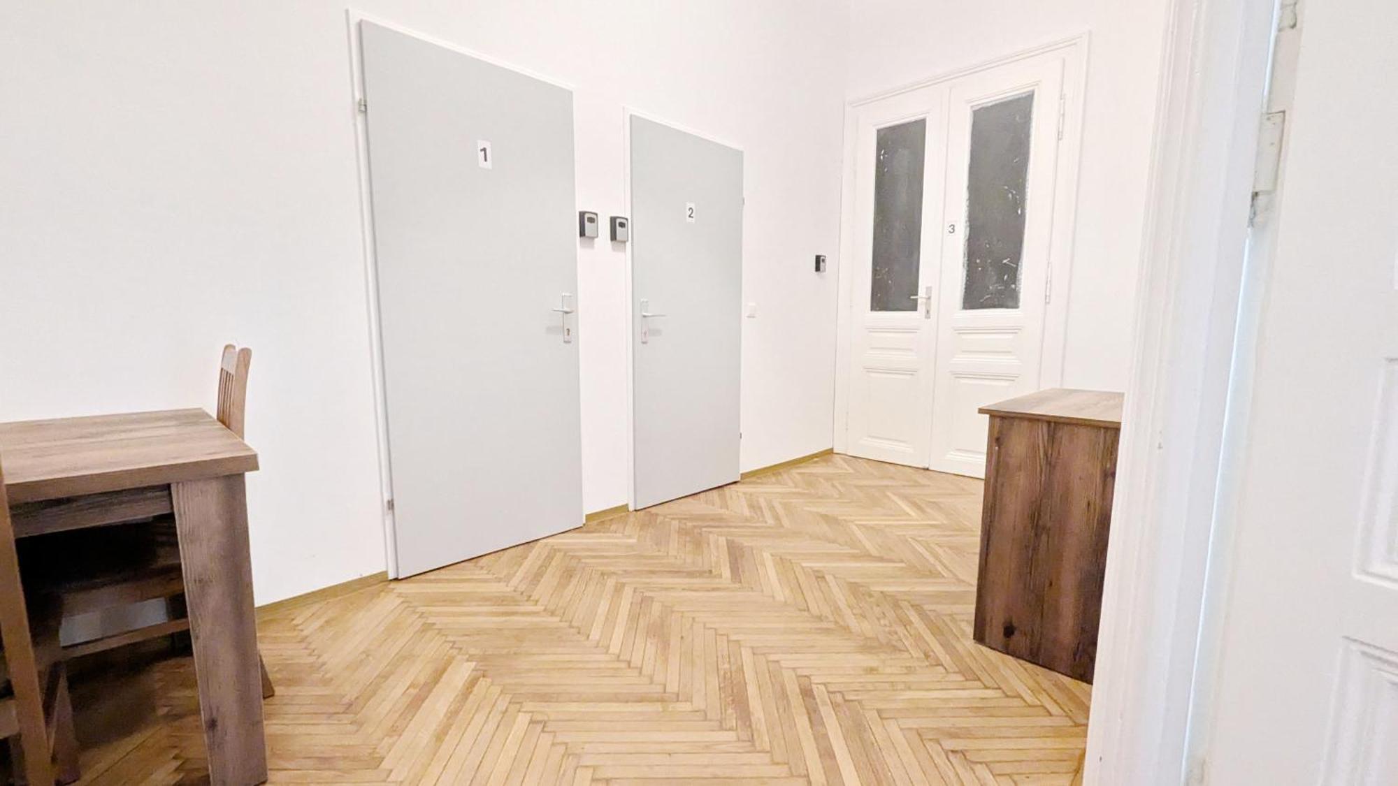 Spacious - 15 Min From Airport & Center, 5 Min From Main-bus Station Ez 7-8 * Vienna
