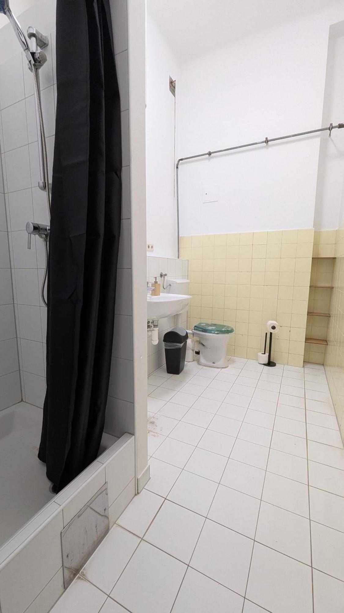 Spacious - 15 Min From Airport & Center, 5 Min From Main-bus Station Ez 7-8 Homestay