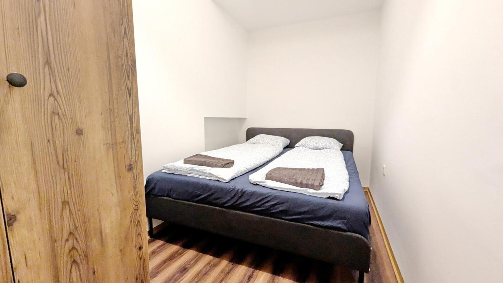 Homestay Spacious - 15 Min From Airport & Center, 5 Min From Main-bus Station Ez 7-8
