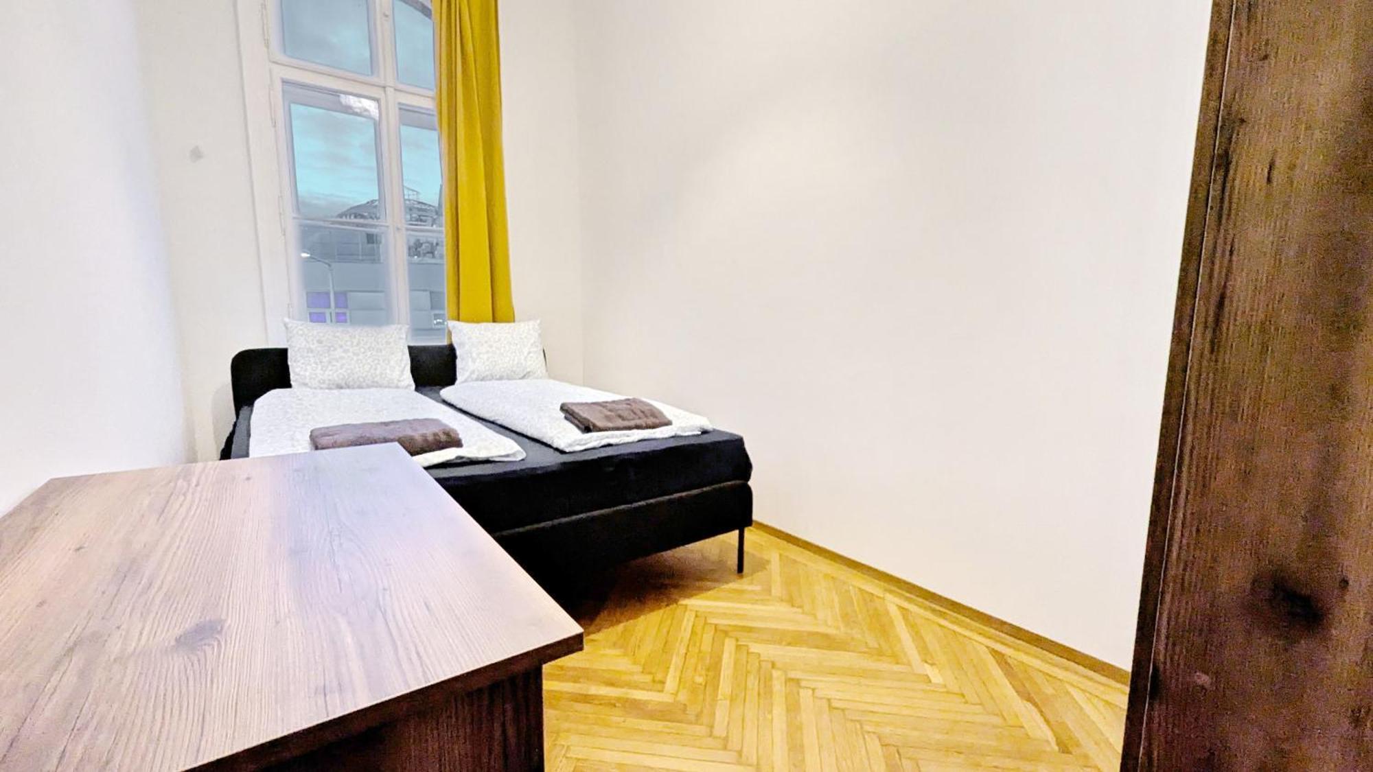 Spacious - 15 Min From Airport & Center, 5 Min From Main-bus Station Ez 7-8 *