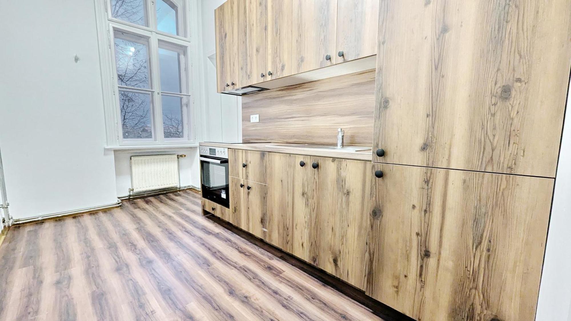 Spacious - 15 Min From Airport & Center, 5 Min From Main-bus Station Ez 7-8 Homestay *