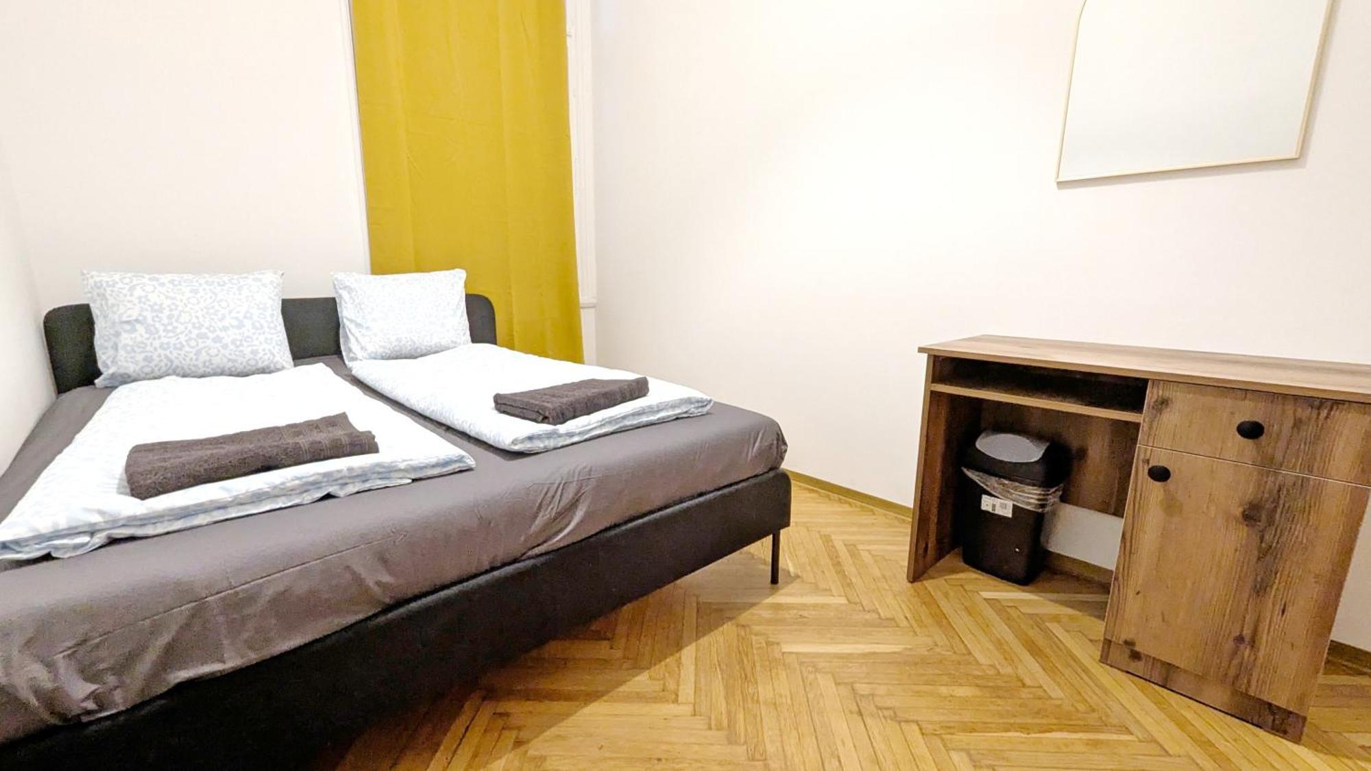 Spacious - 15 Min From Airport & Center, 5 Min From Main-bus Station Ez 7-8 *