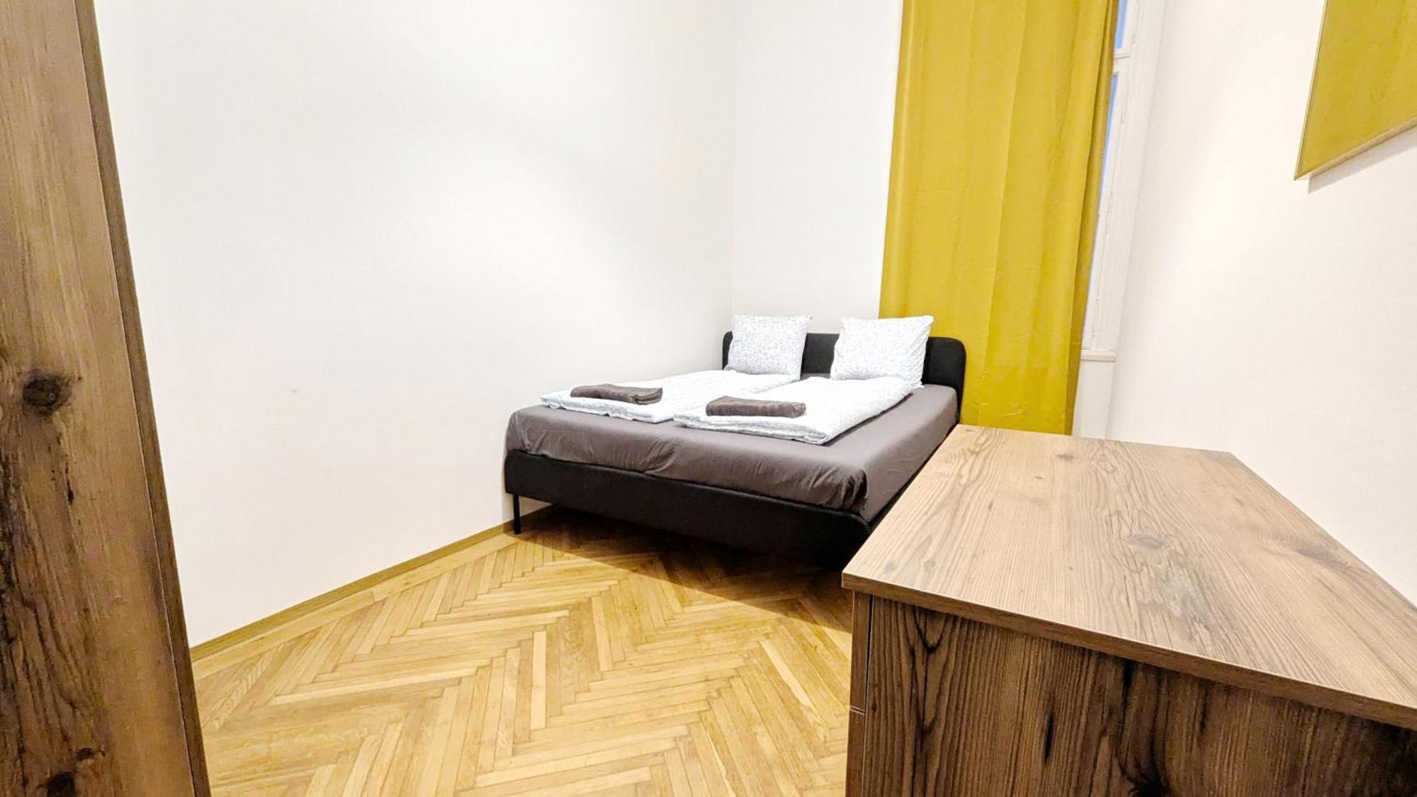 Homestay Spacious - 15 Min From Airport & Center, 5 Min From Main-bus Station Ez 7-8 *