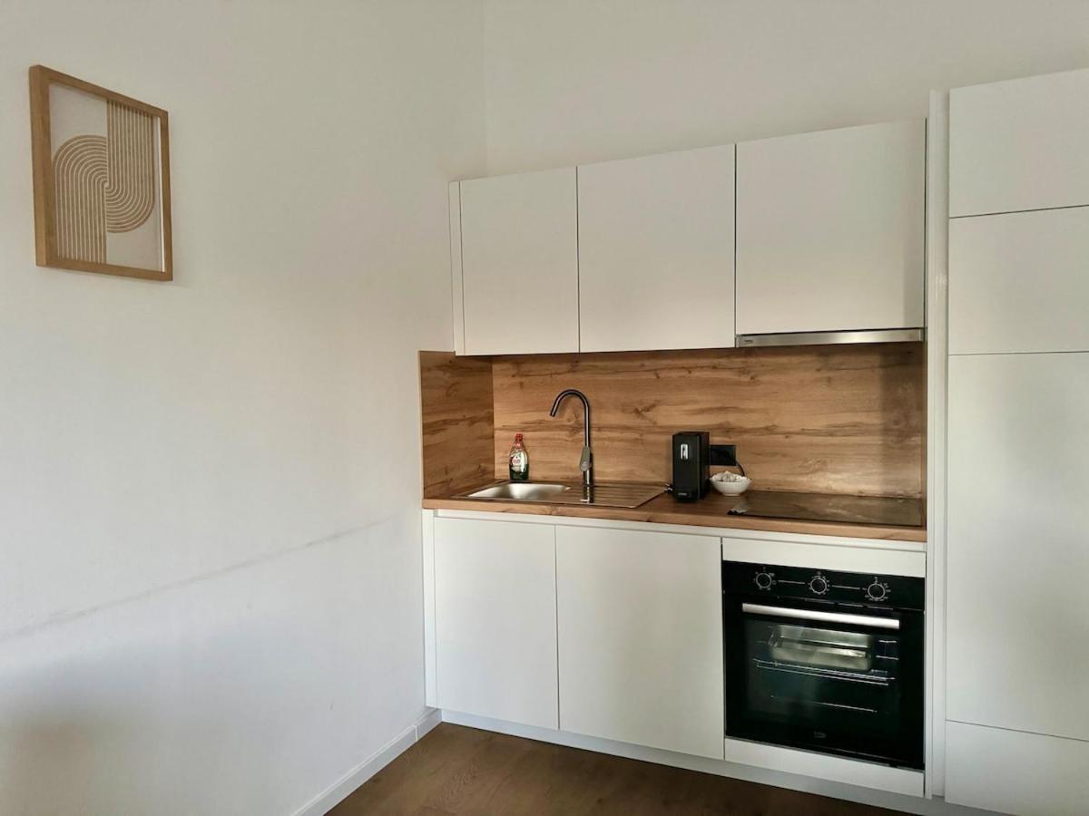 Modern Studio With Free Parking Apartment