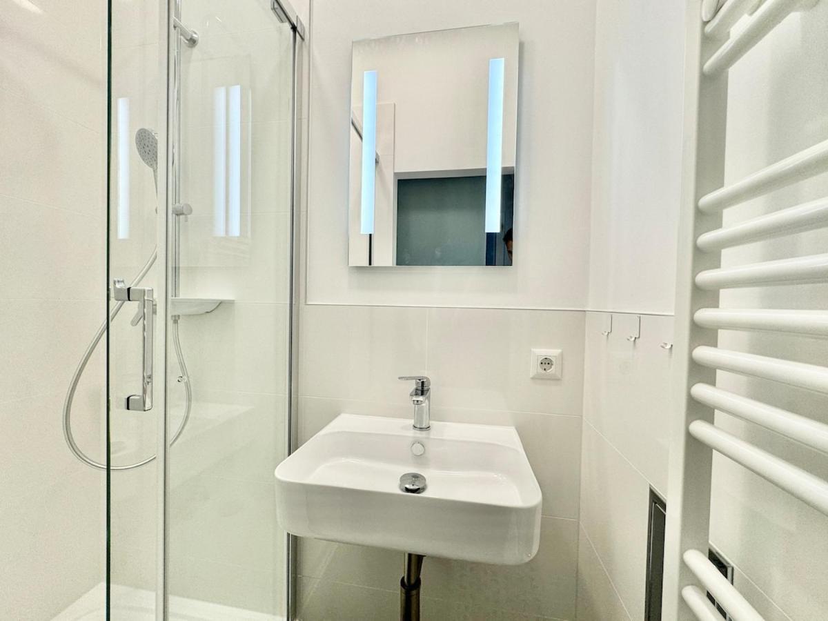 Stylish & Renovated With Free Parking Apartment Vienna
