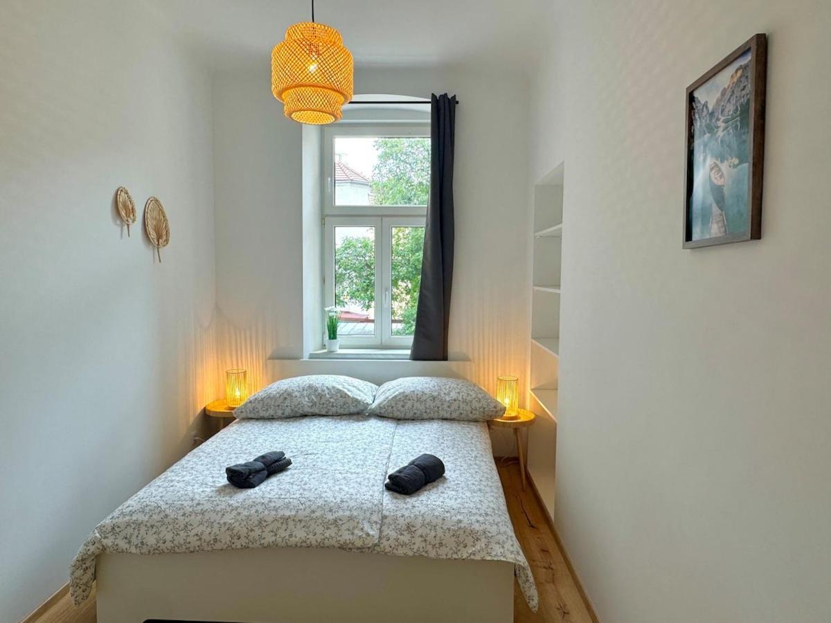 Stylish & Renovated With Free Parking *