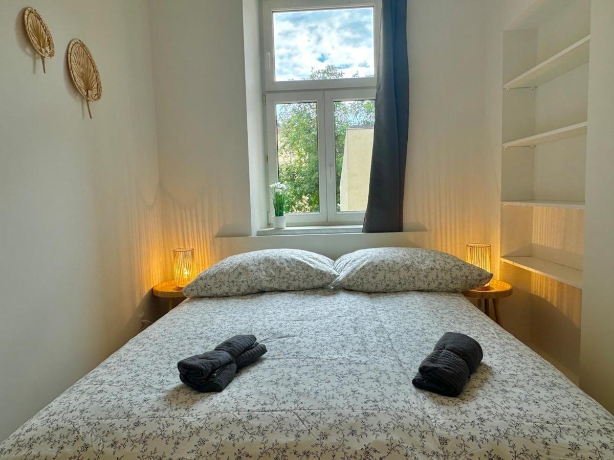 Stylish & Renovated With Free Parking