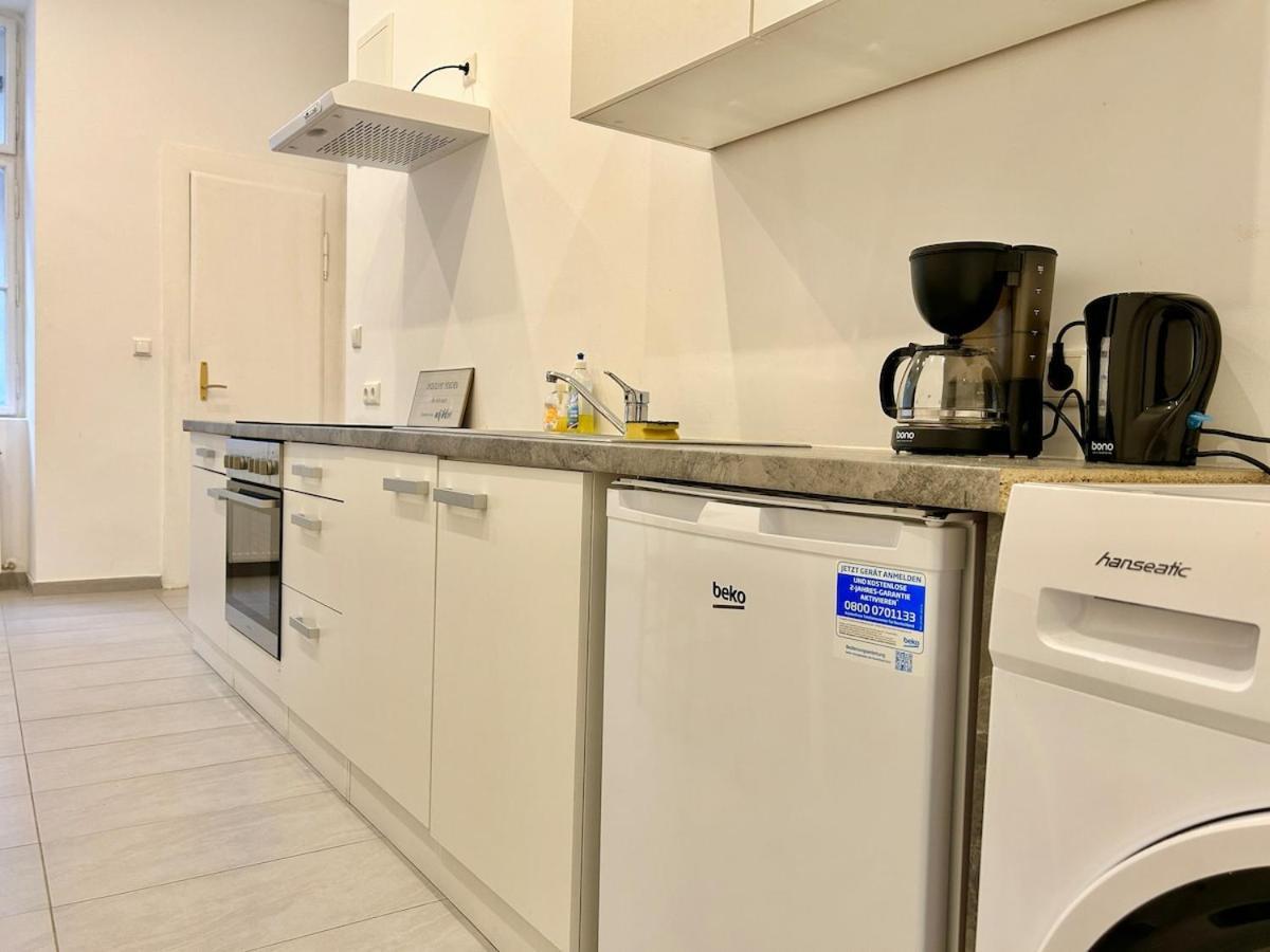 Sunny & Calm With Free Parking Apartment *