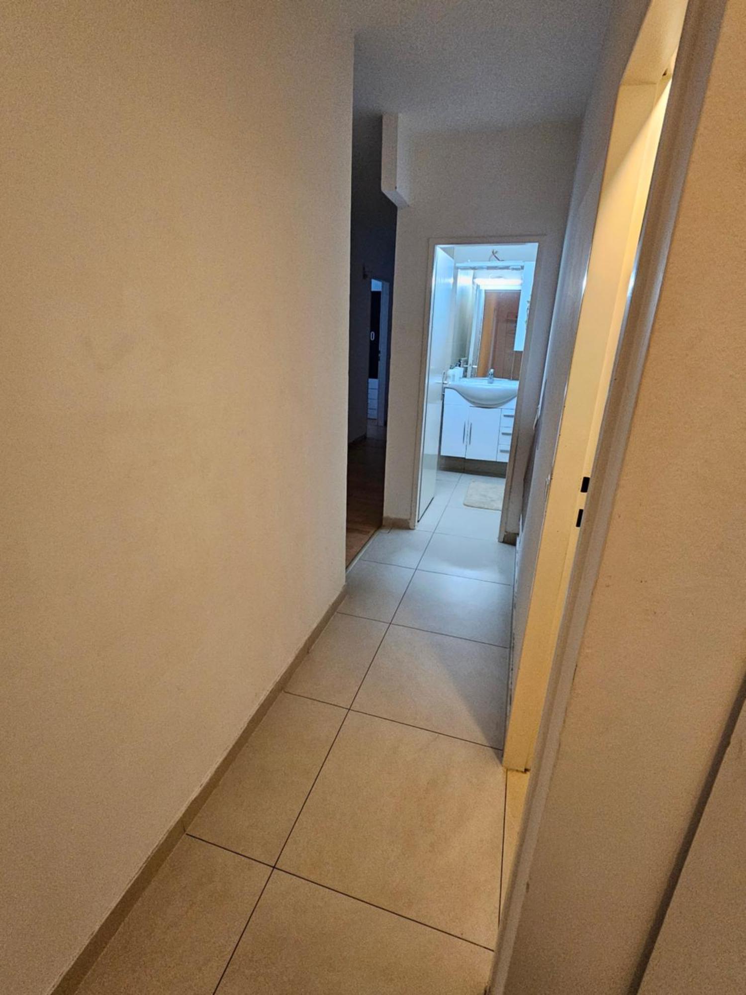 Simple 2 Bett Mit Gemeinschafts Wc Und Bad *