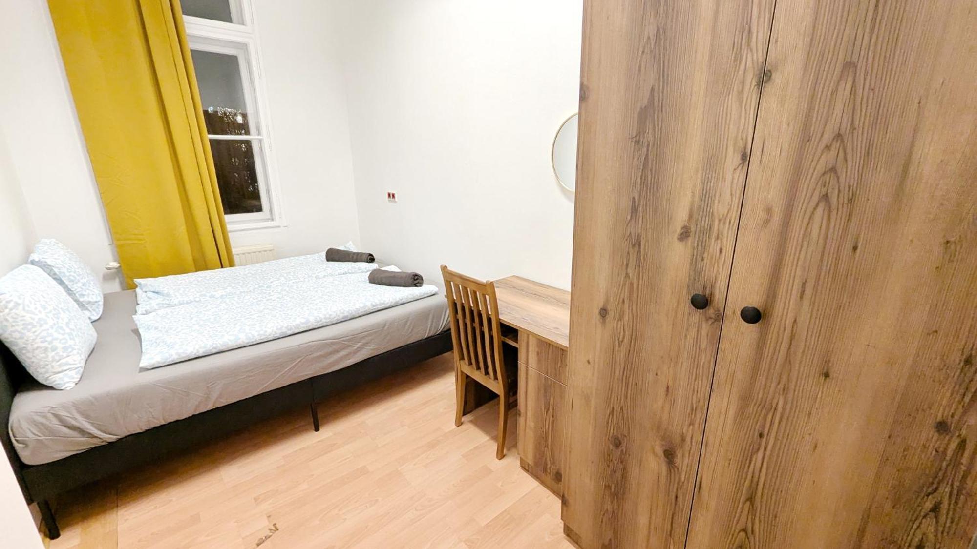Spacious - 15 Min From Airport & Center, 5 Min From Main-bus Station Ez 7-8 Homestay Vienna