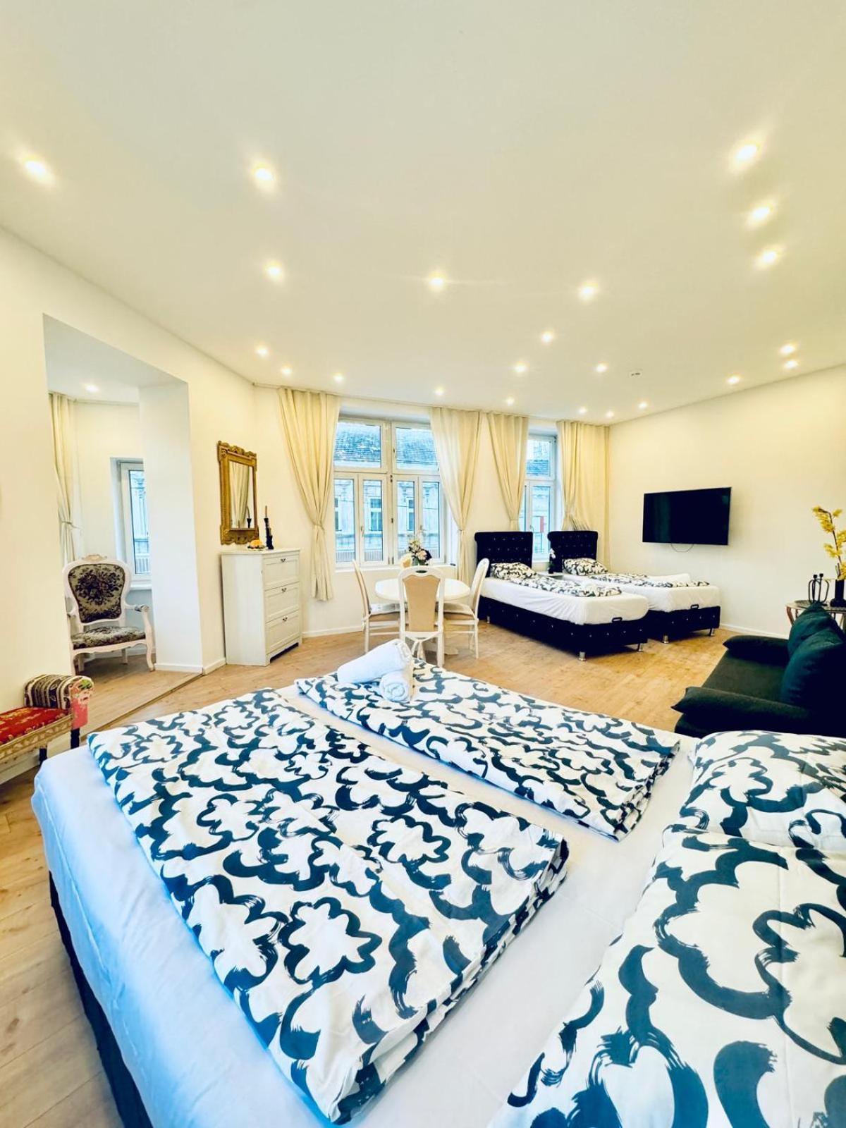 Spacious 3br Shared 11minute Stroll To Atzgersdorf Park Apartment