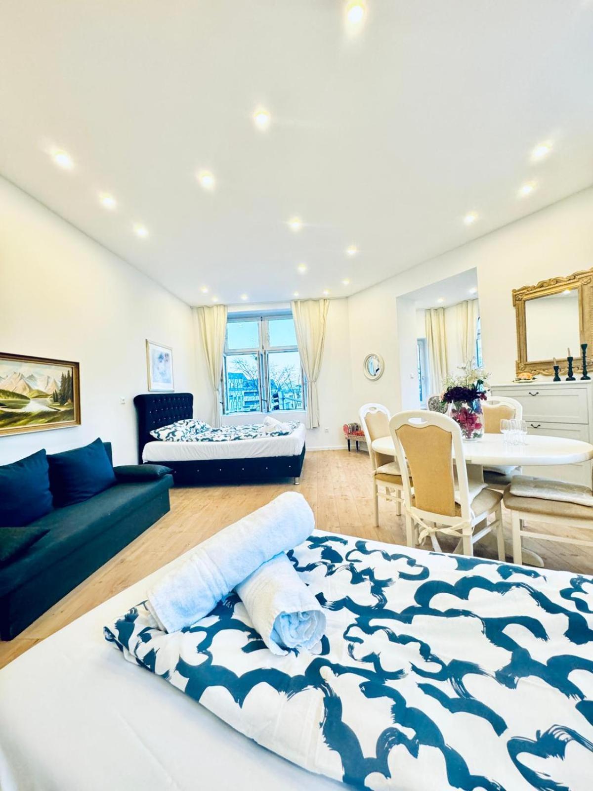 Apartment Spacious 3br Shared 11minute Stroll To Atzgersdorf Park Vienna