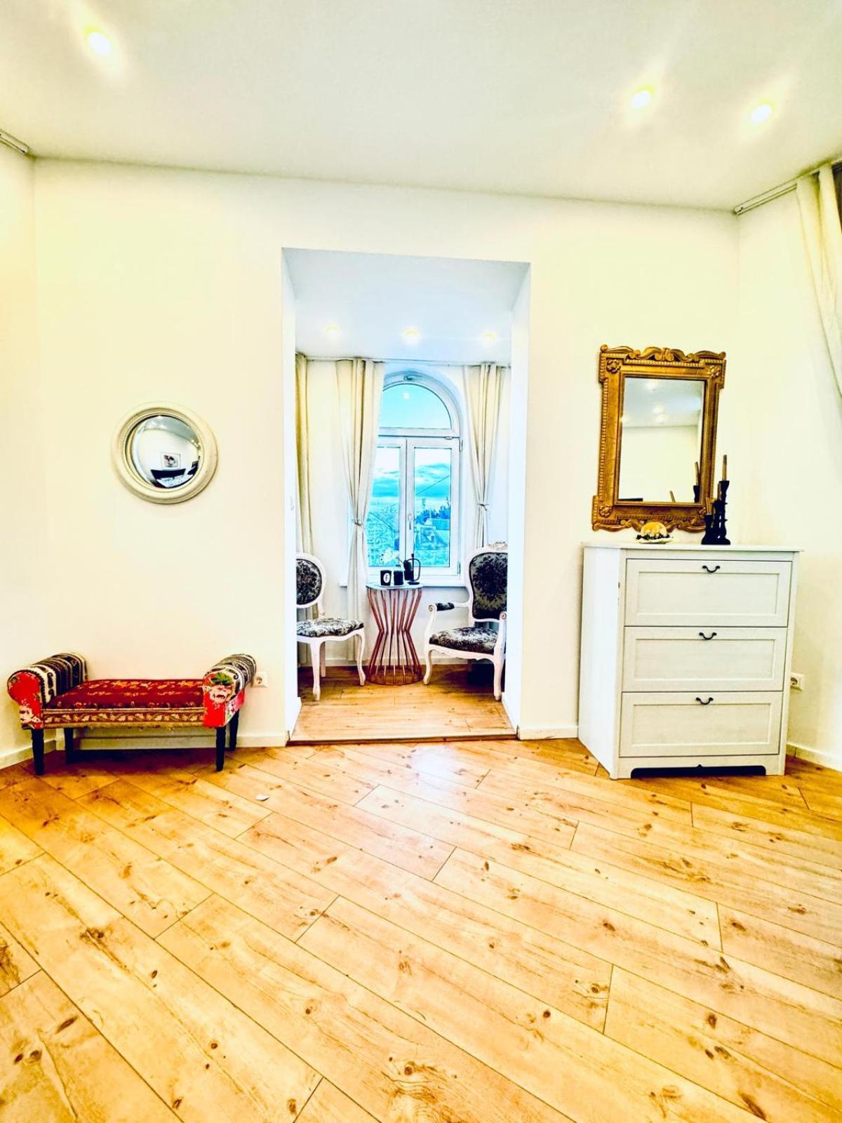 Spacious 3br Shared 11minute Stroll To Atzgersdorf Park Vienna