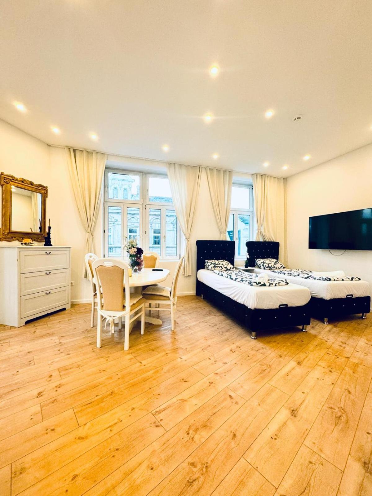Spacious 3br Shared 11minute Stroll To Atzgersdorf Park * Vienna