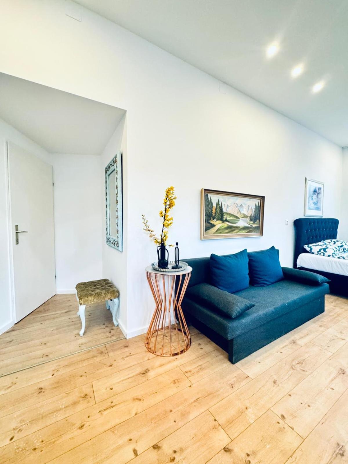 Spacious 3br Shared 11minute Stroll To Atzgersdorf Park Apartment
