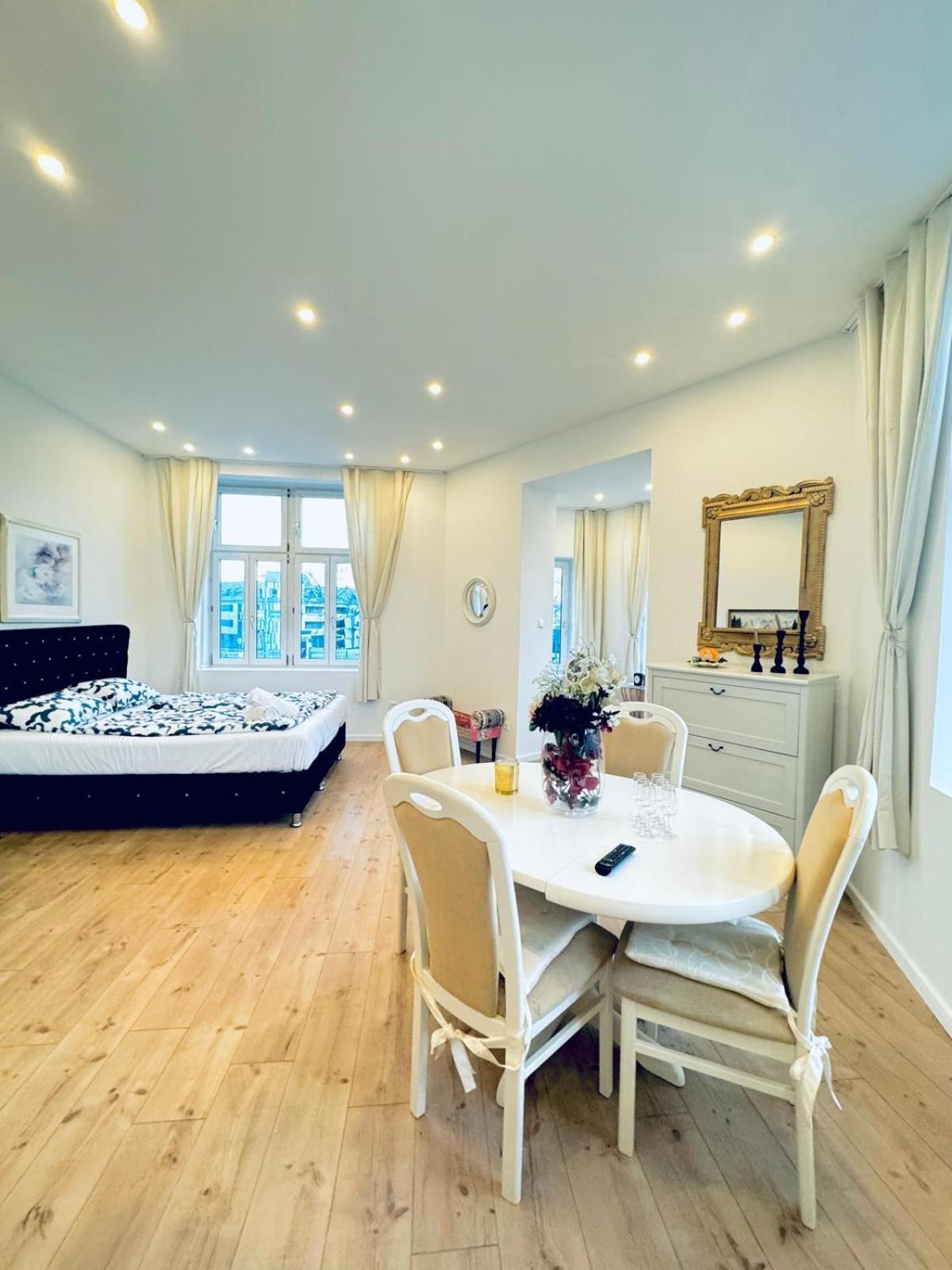 Apartment Spacious 3br Shared 11minute Stroll To Atzgersdorf Park