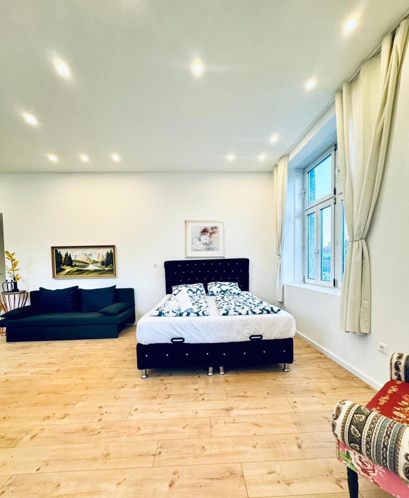 Spacious 3br Shared 11minute Stroll To Atzgersdorf Park Vienna