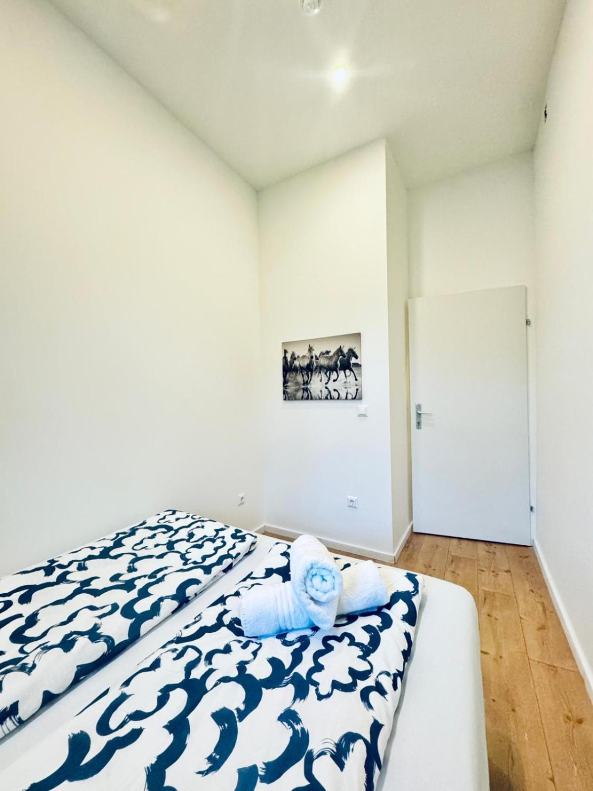 Spacious 3br Shared 11minute Stroll To Atzgersdorf Park * Vienna