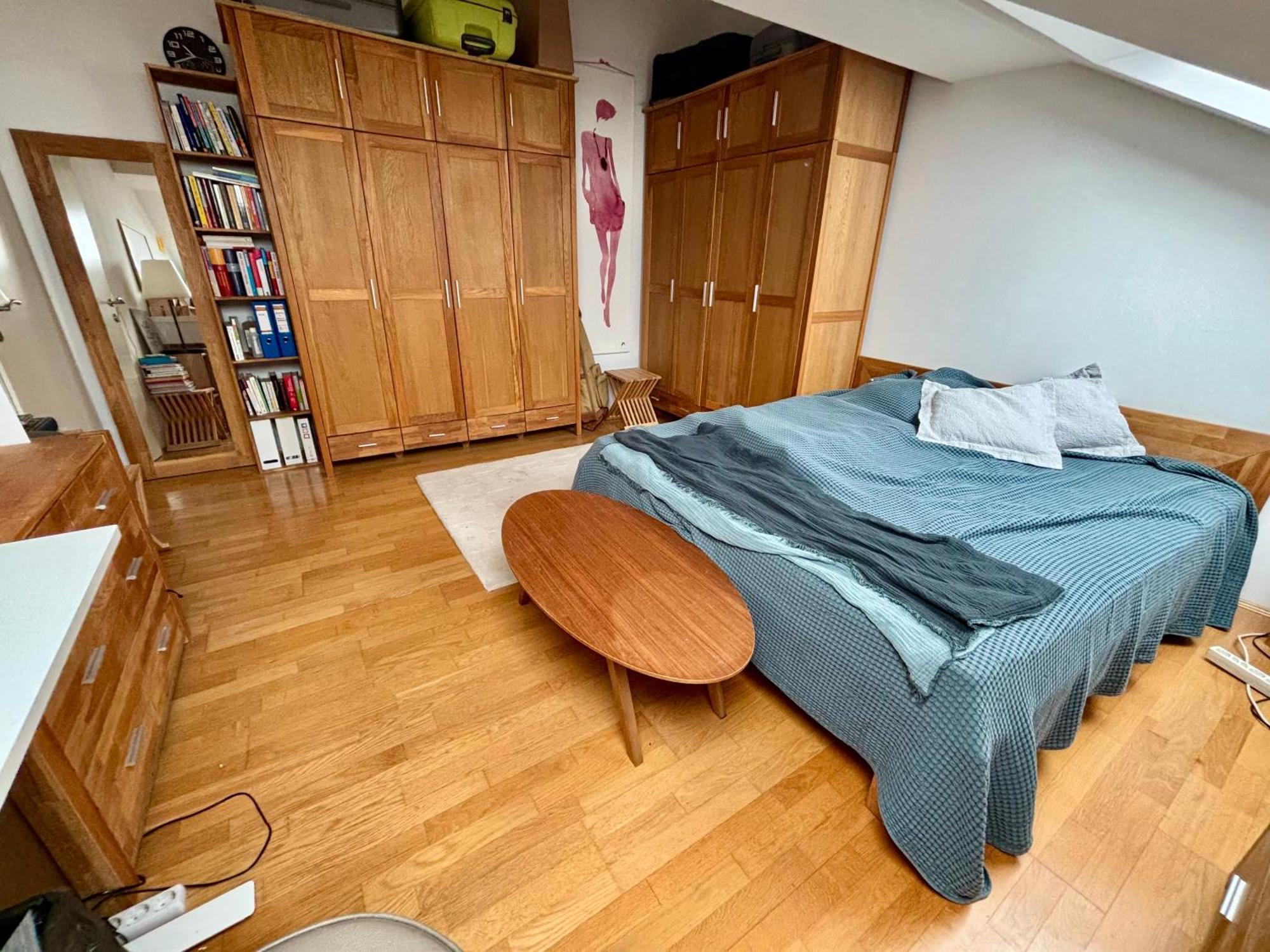 Apartment Floor With View *